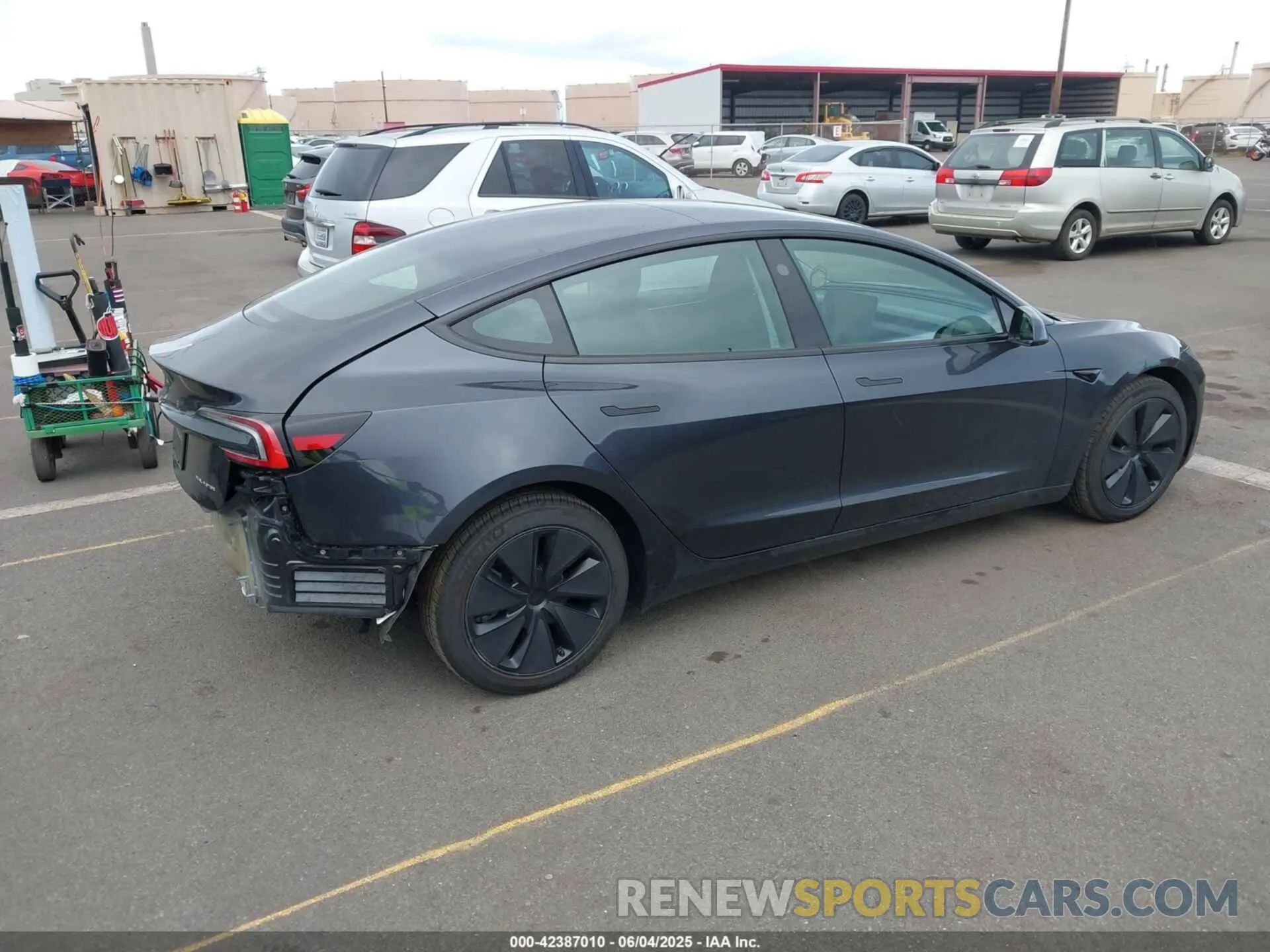 4 Photograph of a damaged car 5YJ3E1EB8RF812854 TESLA MODEL 3 2024