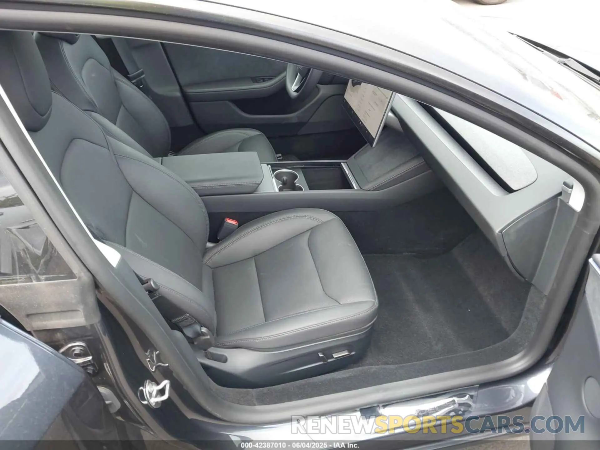 5 Photograph of a damaged car 5YJ3E1EB8RF812854 TESLA MODEL 3 2024
