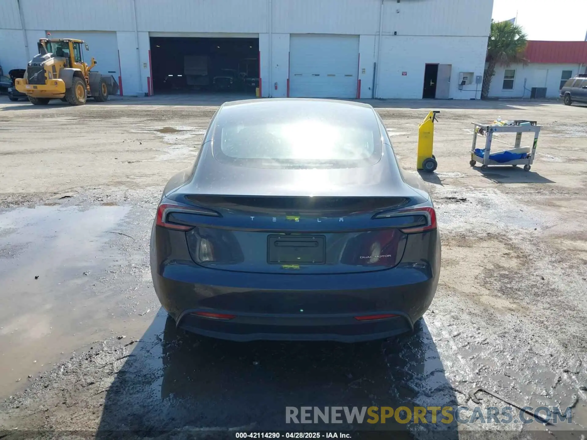 16 Photograph of a damaged car 5YJ3E1EB8RF819237 TESLA MODEL 3 2024