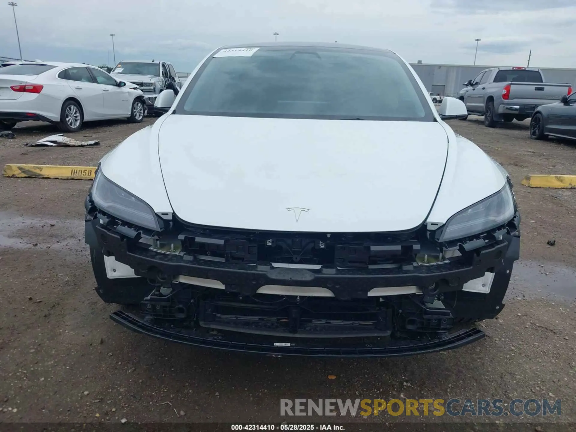 6 Photograph of a damaged car 5YJ3E1EBXRF770011 TESLA MODEL 3 2024