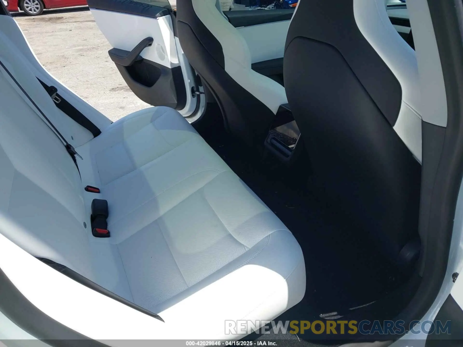 8 Photograph of a damaged car 5YJ3E1ET0RF885497 TESLA MODEL 3 2024