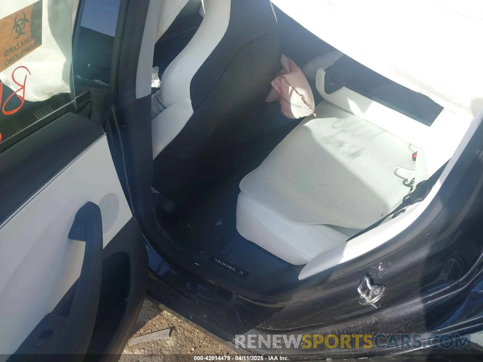8 Photograph of a damaged car 5YJ3E1ET1RF885637 TESLA MODEL 3 2024
