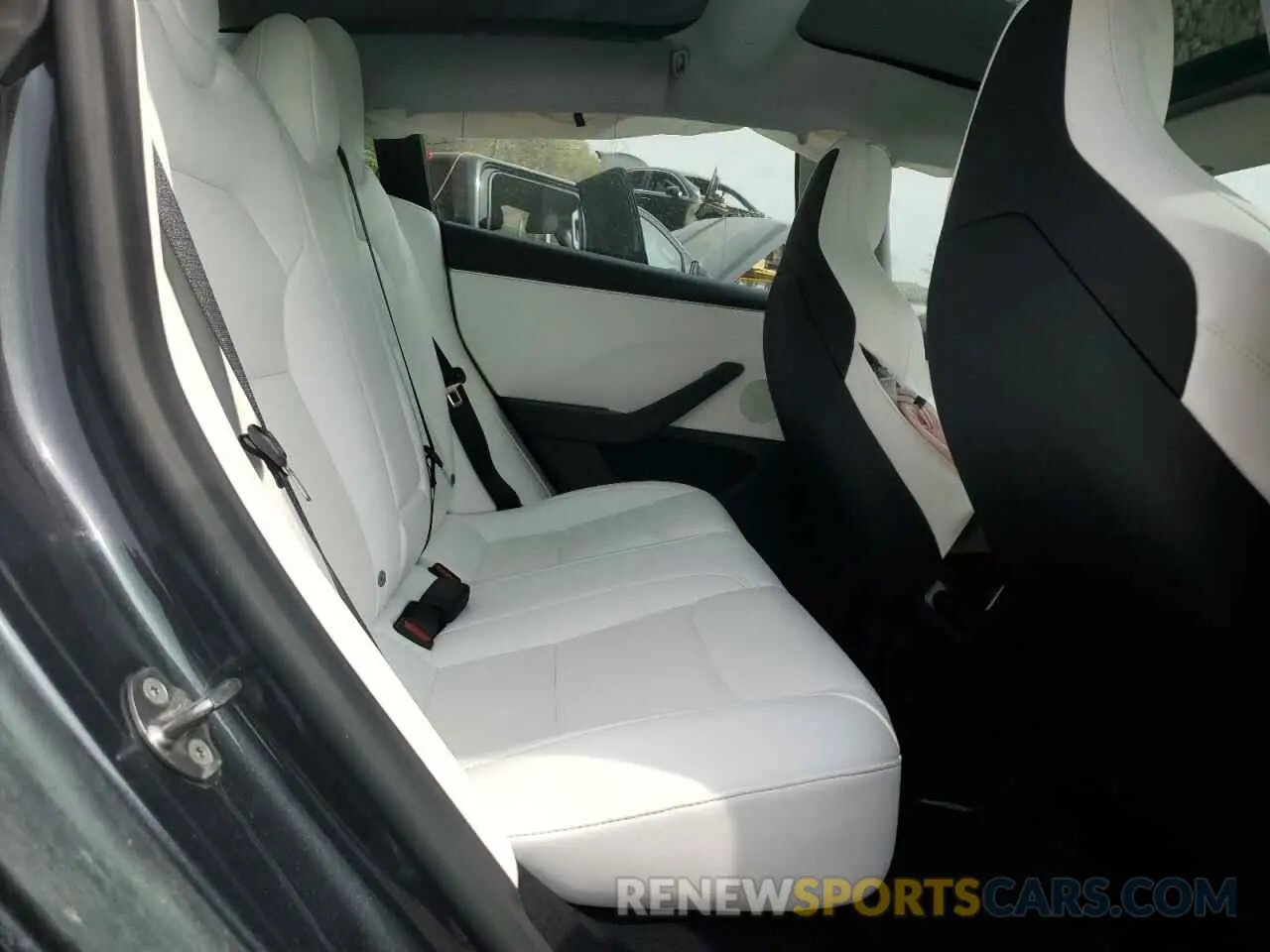 10 Photograph of a damaged car 5YJ3E1ET2RF856616 TESLA MODEL 3 2024