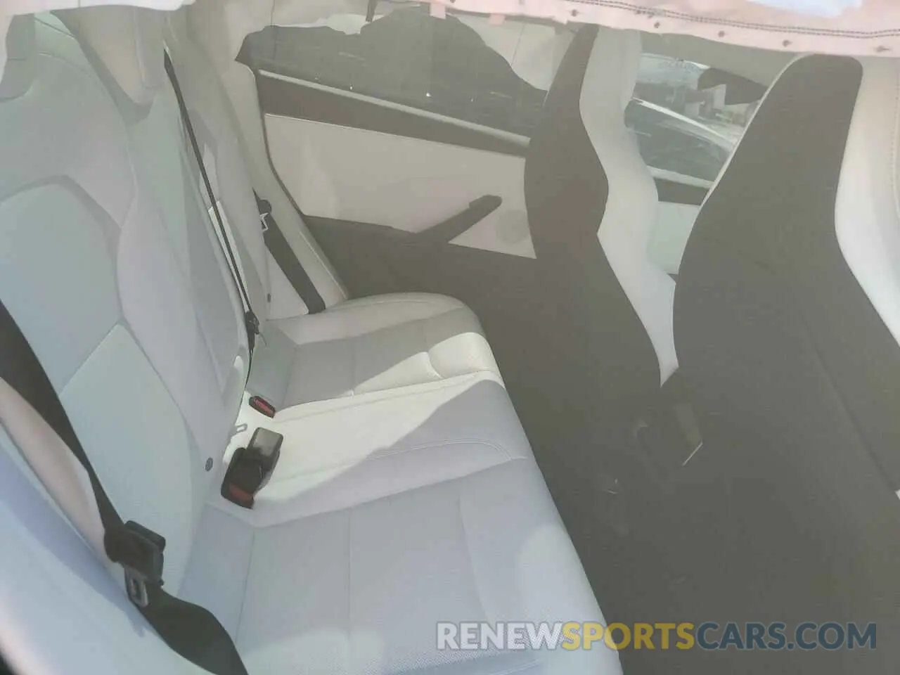 10 Photograph of a damaged car 5YJ3E1ET2RF869527 TESLA MODEL 3 2024
