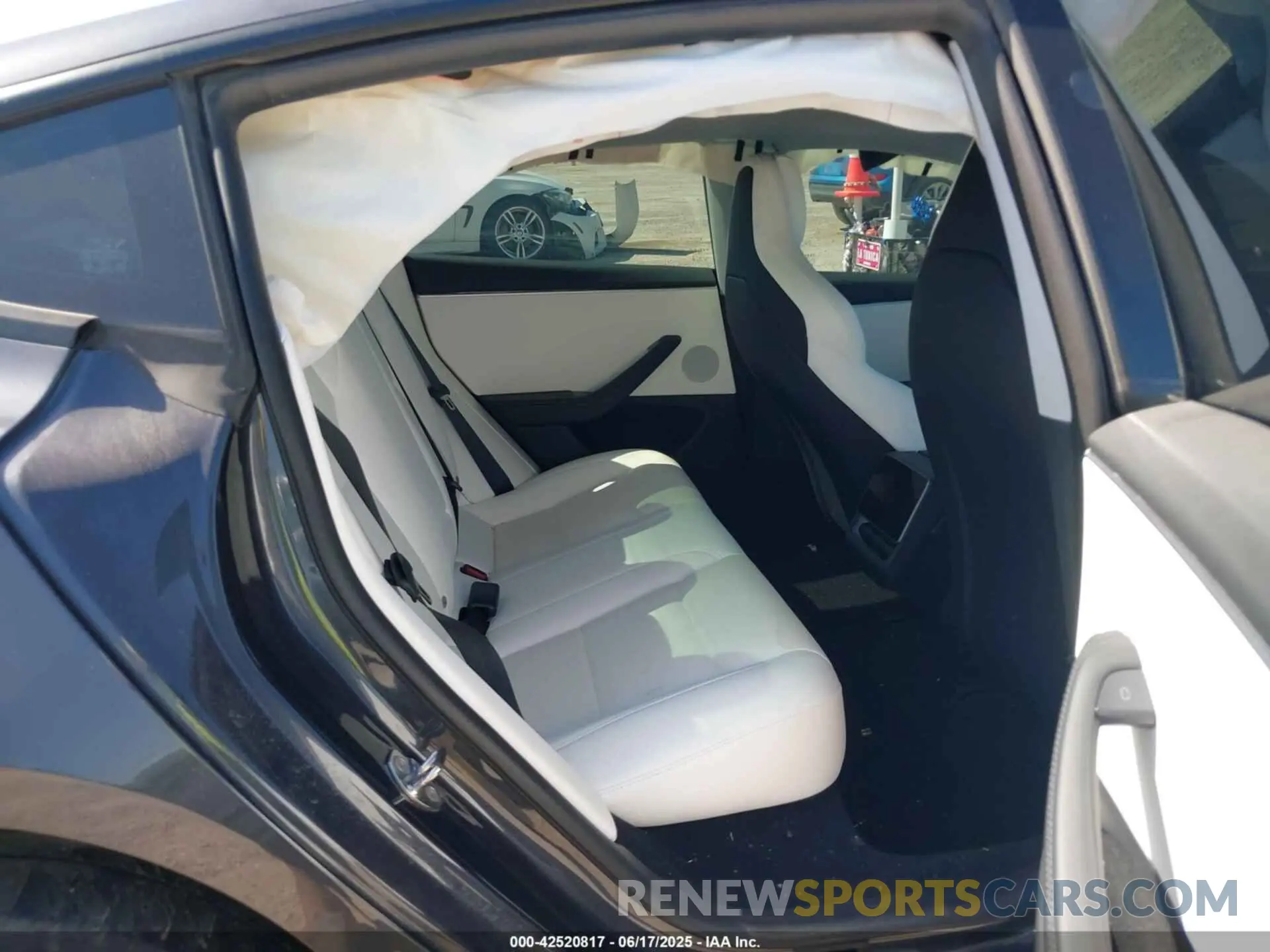 8 Photograph of a damaged car 5YJ3E1ET3RF769257 TESLA MODEL 3 2024