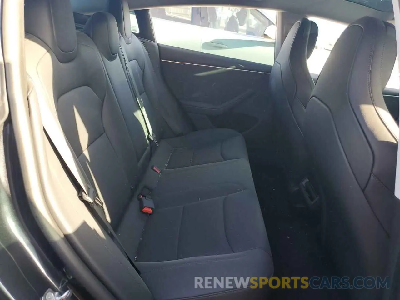 10 Photograph of a damaged car 5YJ3E1ET4RF826212 TESLA MODEL 3 2024