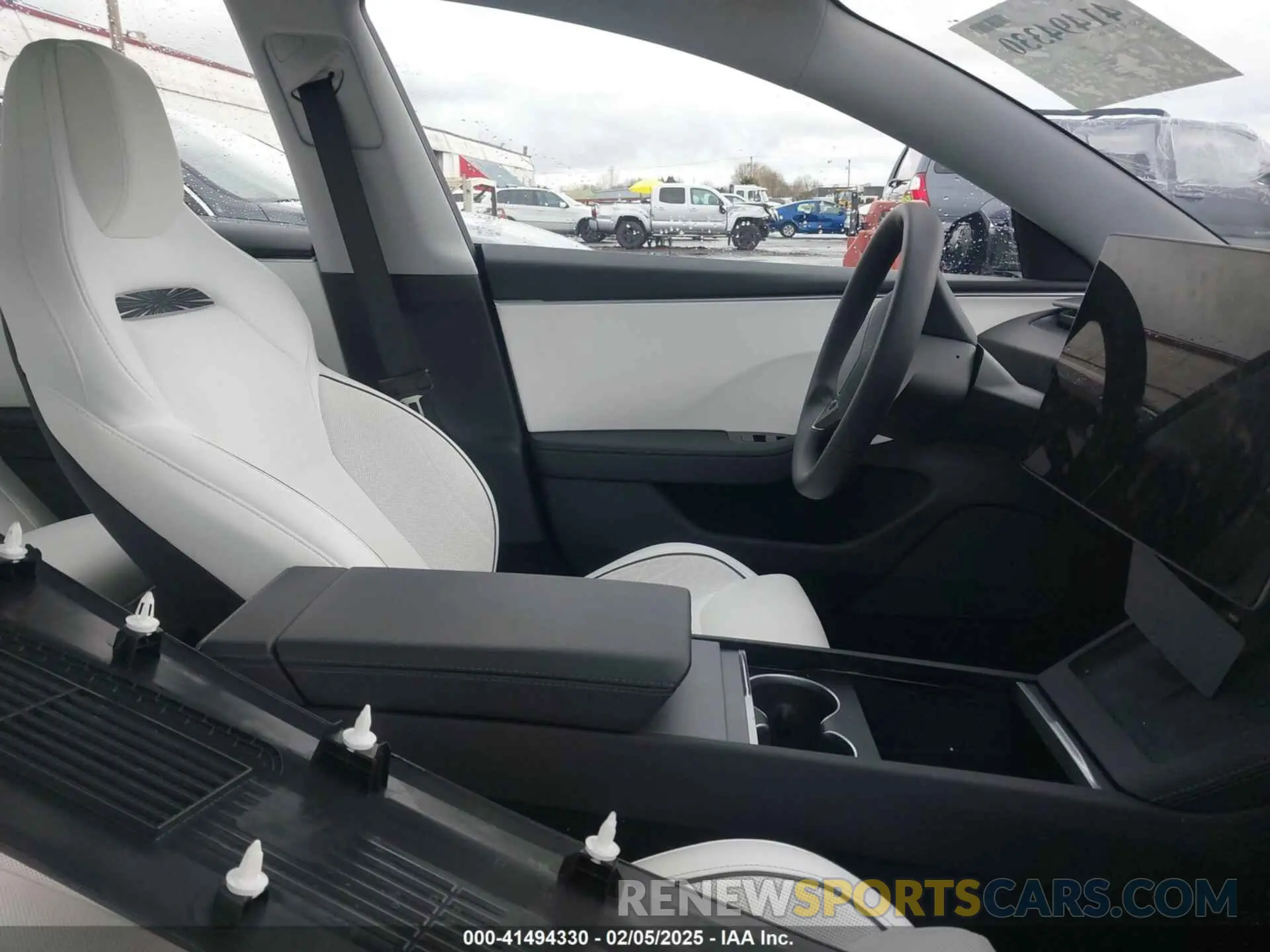 5 Photograph of a damaged car 5YJ3E1ET4RF870856 TESLA MODEL 3 2024