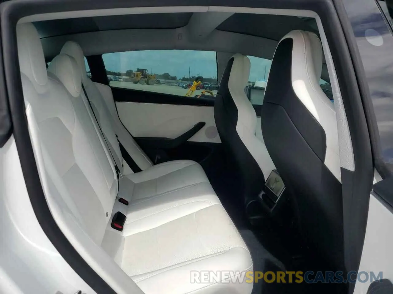 10 Photograph of a damaged car 5YJ3E1ET5RF810150 TESLA MODEL 3 2024