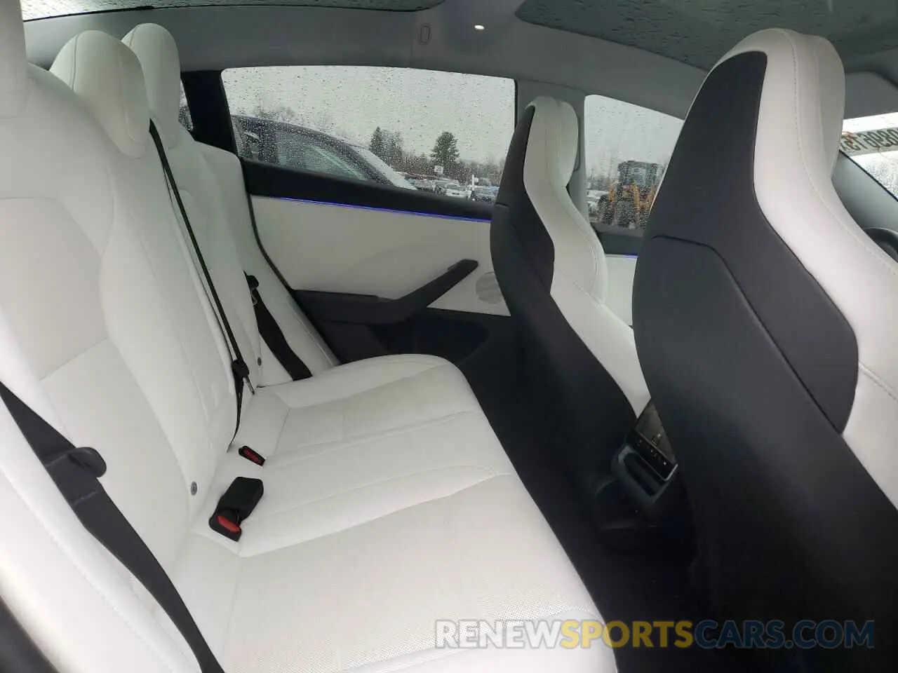 10 Photograph of a damaged car 5YJ3E1ET7RF784070 TESLA MODEL 3 2024