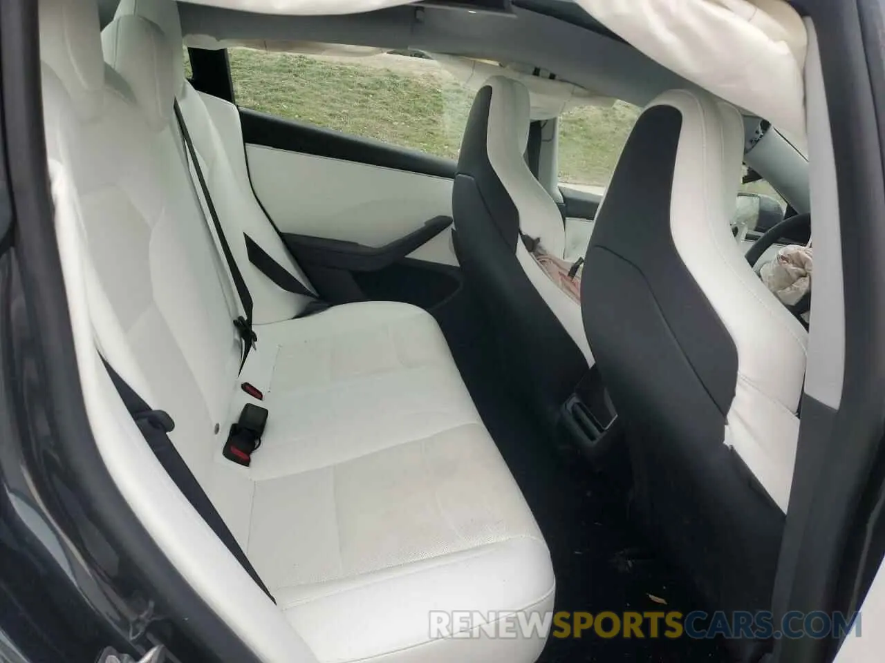 10 Photograph of a damaged car 5YJ3E1ET8RF847628 TESLA MODEL 3 2024