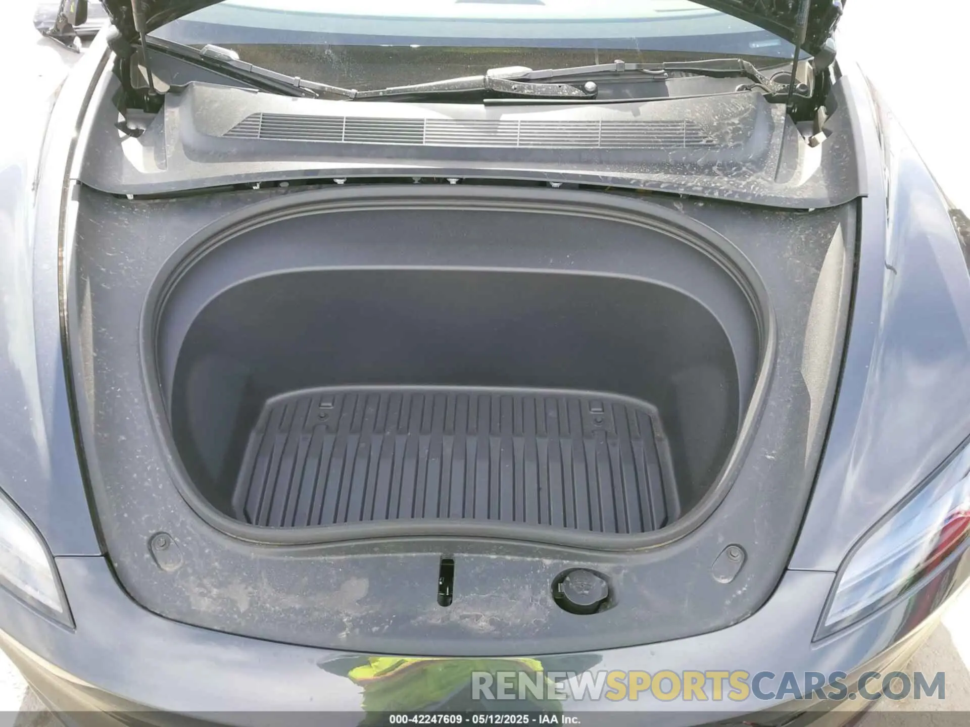 10 Photograph of a damaged car 5YJ3E1EA0SF915571 TESLA MODEL 3 2025