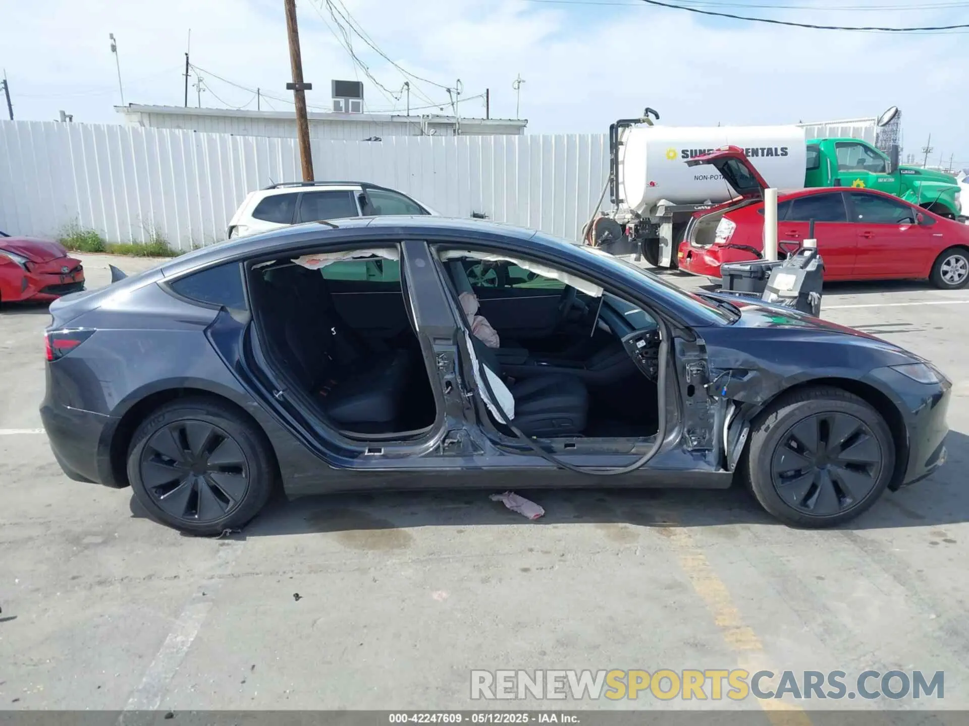 14 Photograph of a damaged car 5YJ3E1EA0SF915571 TESLA MODEL 3 2025