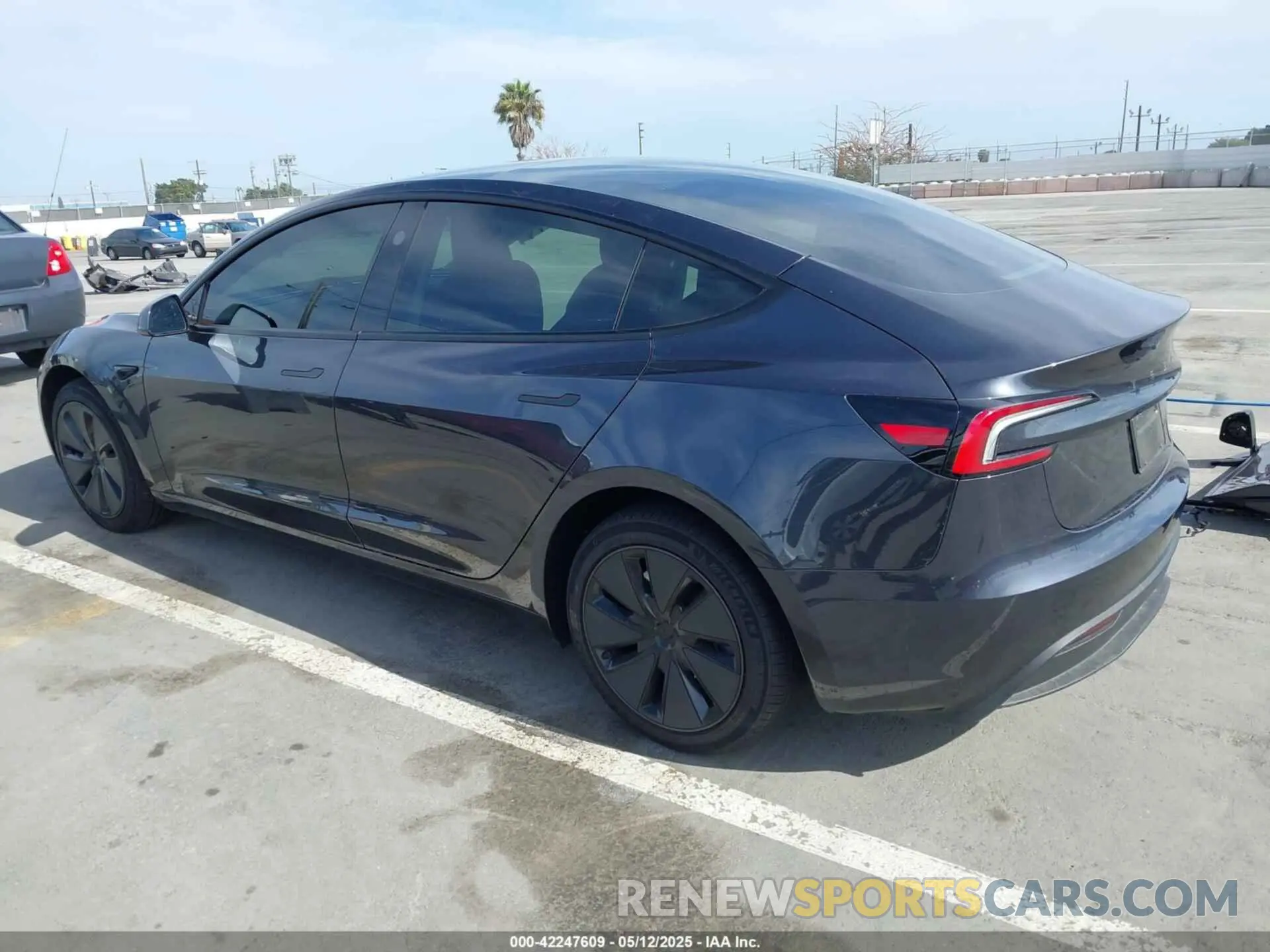 3 Photograph of a damaged car 5YJ3E1EA0SF915571 TESLA MODEL 3 2025