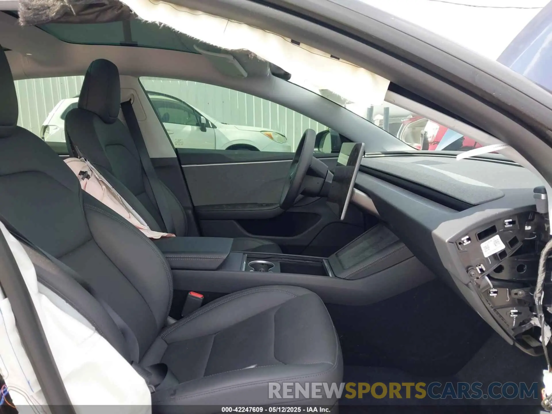 5 Photograph of a damaged car 5YJ3E1EA0SF915571 TESLA MODEL 3 2025