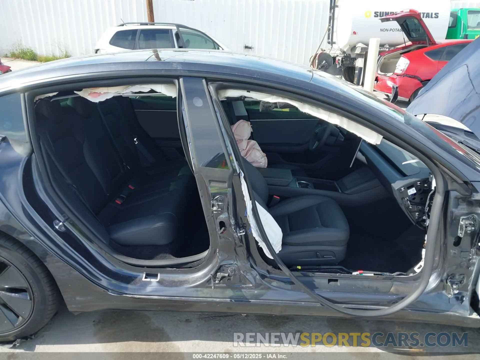 6 Photograph of a damaged car 5YJ3E1EA0SF915571 TESLA MODEL 3 2025
