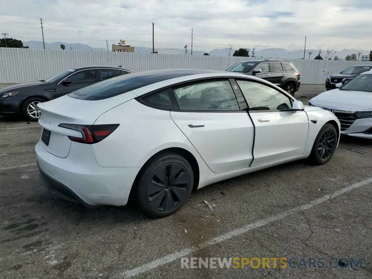 3 Photograph of a damaged car 5YJ3E1EA1SF882516 TESLA MODEL 3 2025