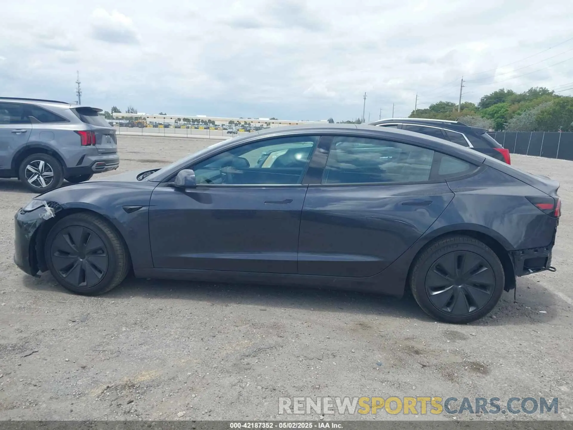 14 Photograph of a damaged car 5YJ3E1EA1SF903204 TESLA MODEL 3 2025