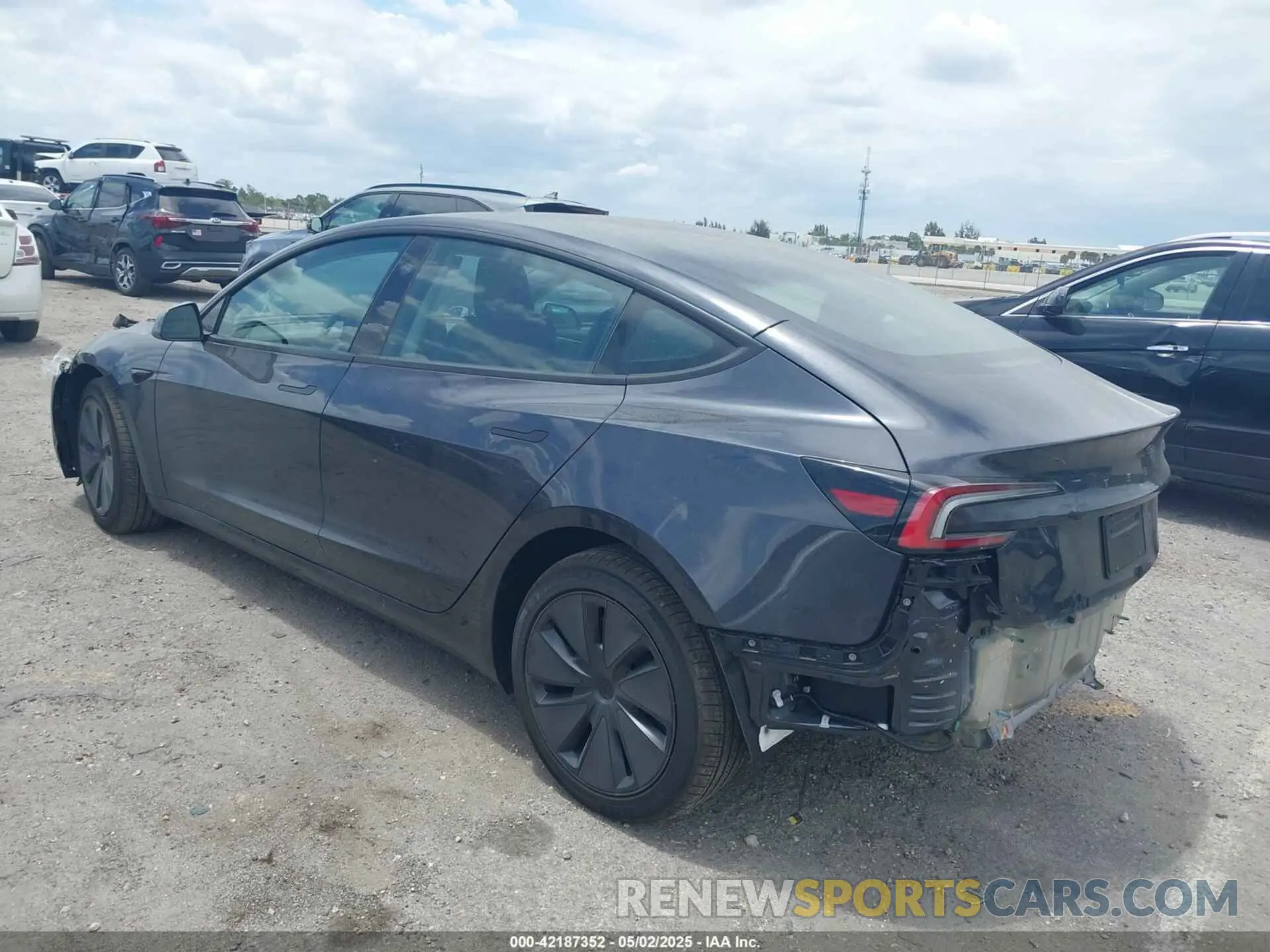 3 Photograph of a damaged car 5YJ3E1EA1SF903204 TESLA MODEL 3 2025