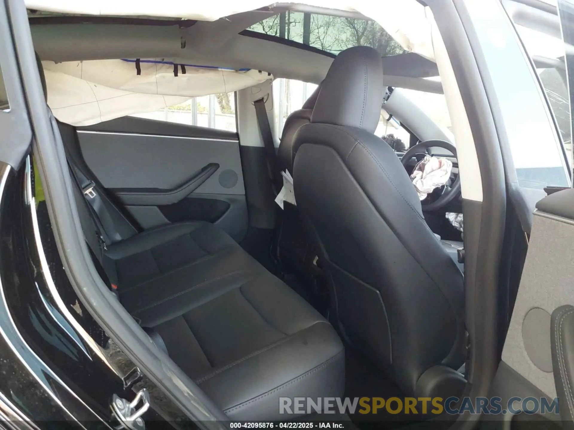 8 Photograph of a damaged car 5YJ3E1EA1SF974354 TESLA MODEL 3 2025