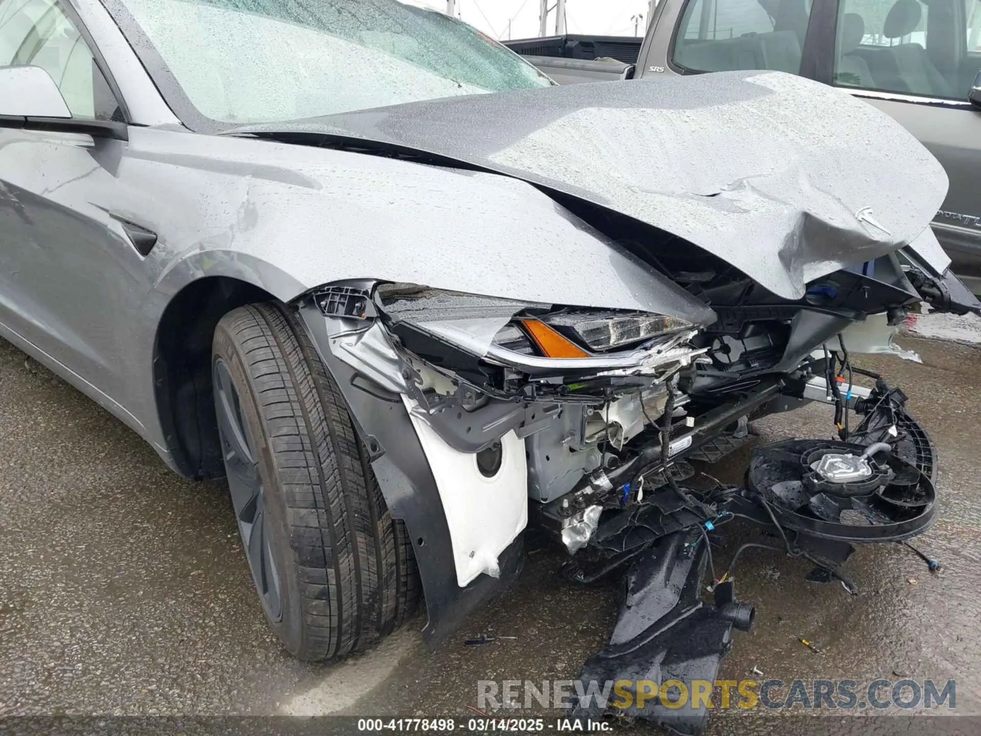 19 Photograph of a damaged car 5YJ3E1EA2SF885408 TESLA MODEL 3 2025