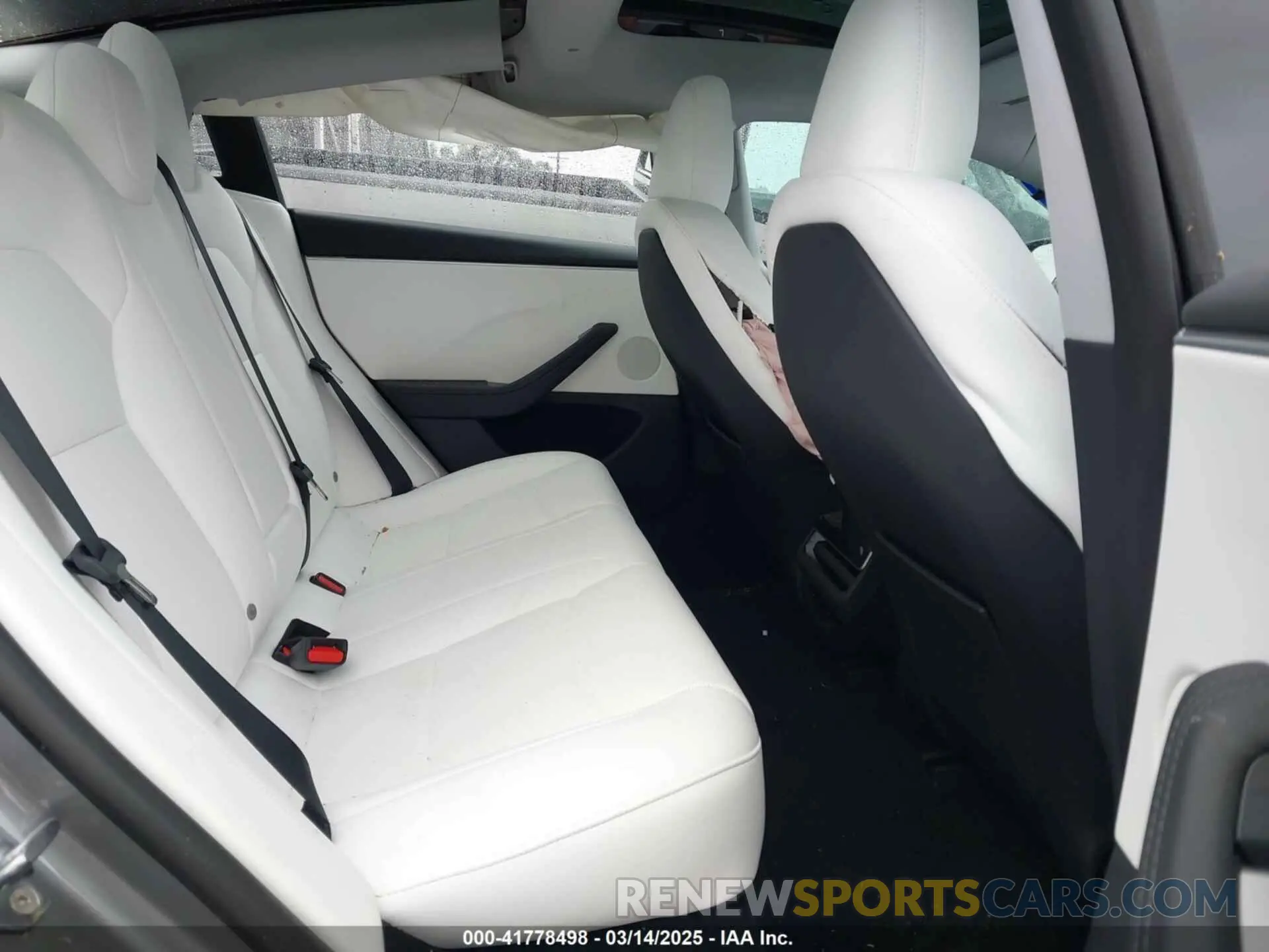 8 Photograph of a damaged car 5YJ3E1EA2SF885408 TESLA MODEL 3 2025