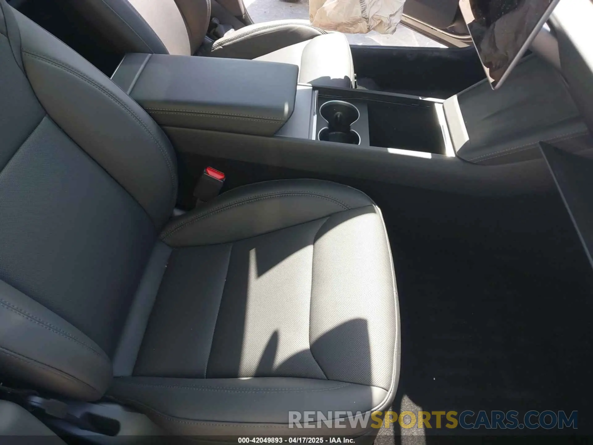 5 Photograph of a damaged car 5YJ3E1EA2SF900943 TESLA MODEL 3 2025