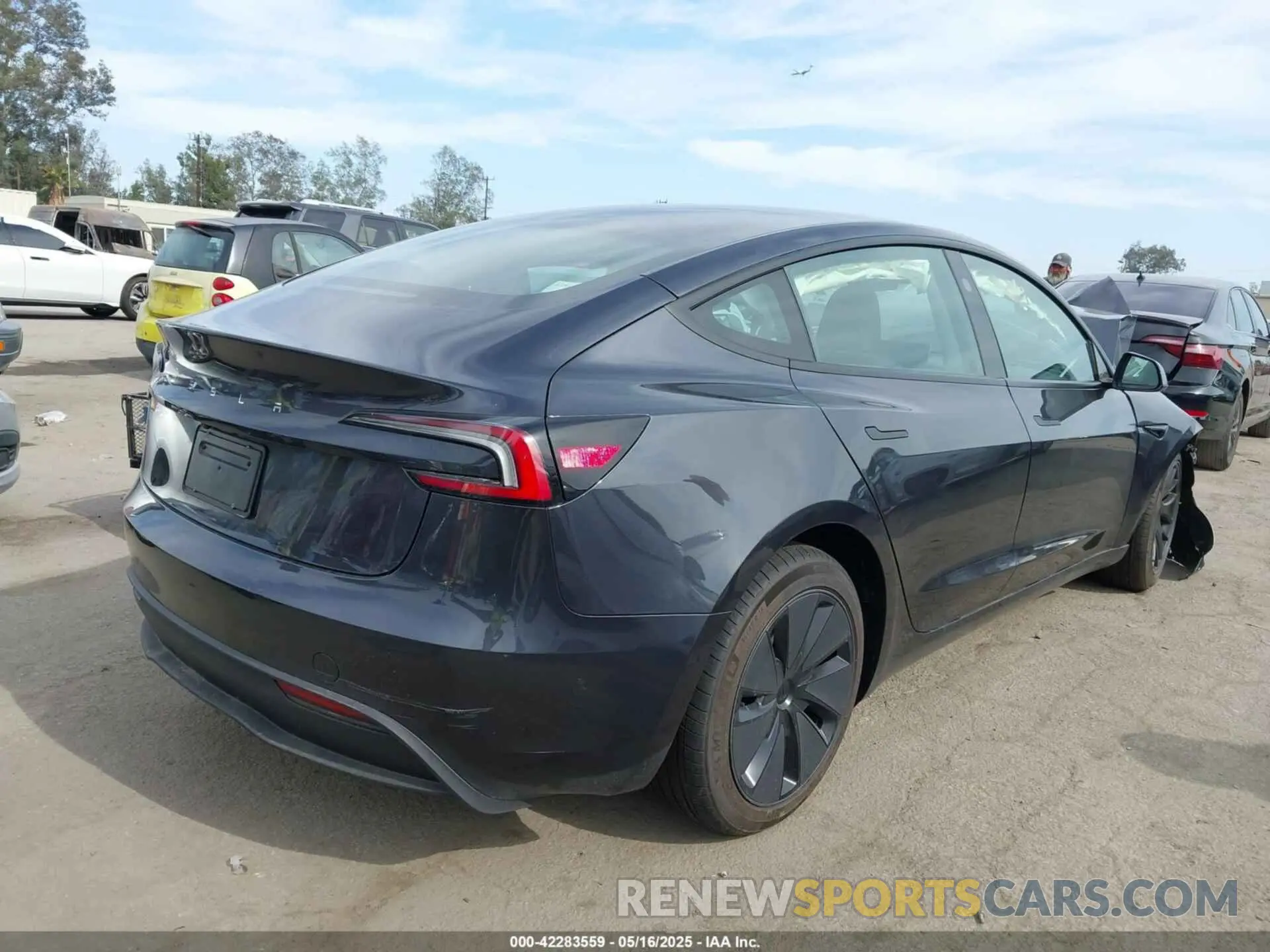 4 Photograph of a damaged car 5YJ3E1EA2SF918679 TESLA MODEL 3 2025