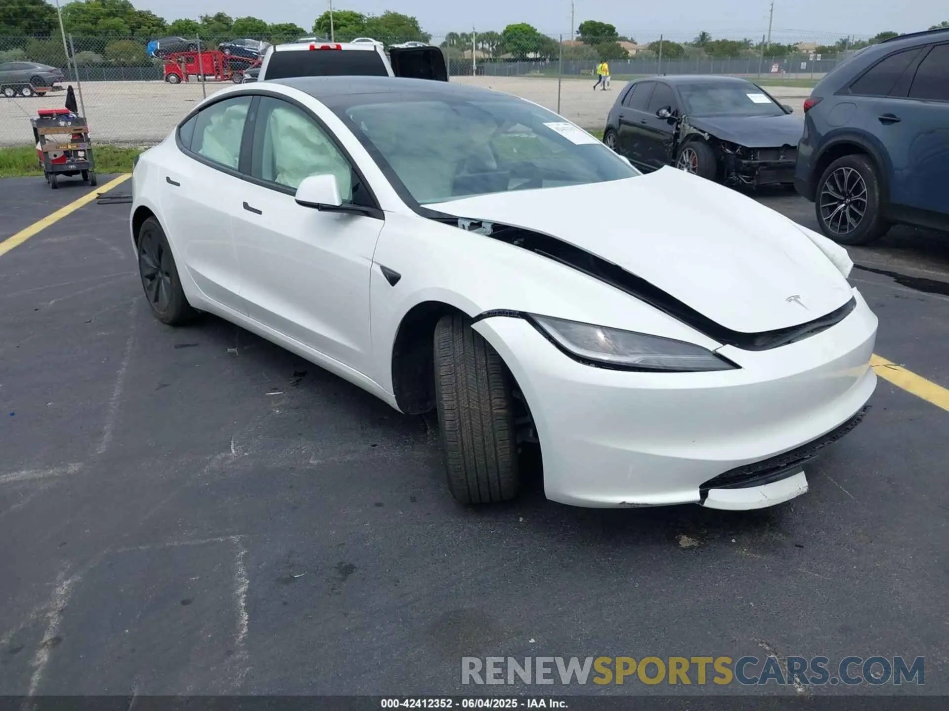 1 Photograph of a damaged car 5YJ3E1EA2SF981877 TESLA MODEL 3 2025