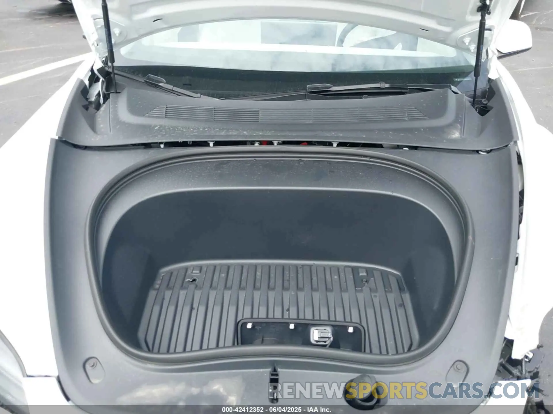 10 Photograph of a damaged car 5YJ3E1EA2SF981877 TESLA MODEL 3 2025