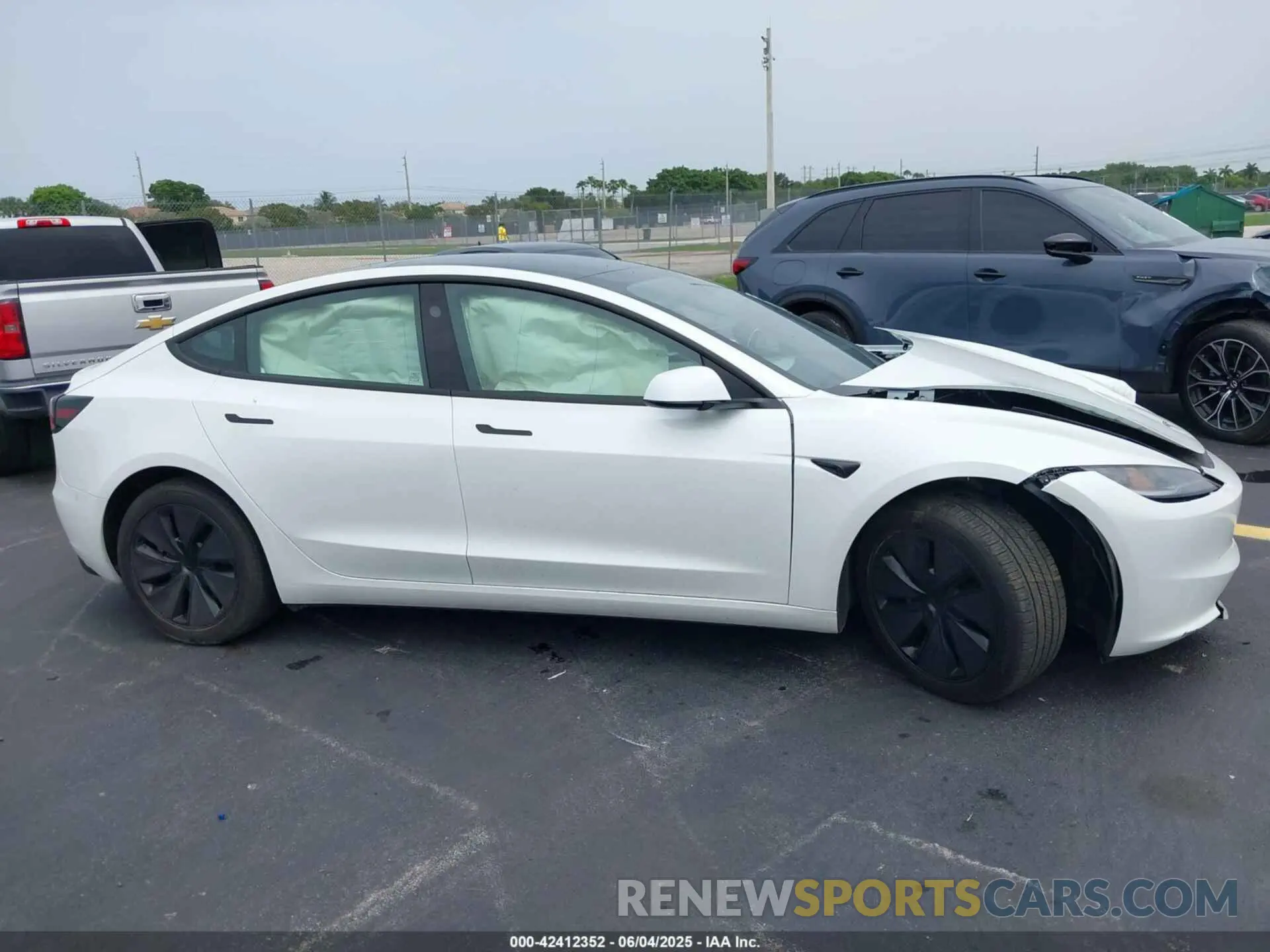13 Photograph of a damaged car 5YJ3E1EA2SF981877 TESLA MODEL 3 2025