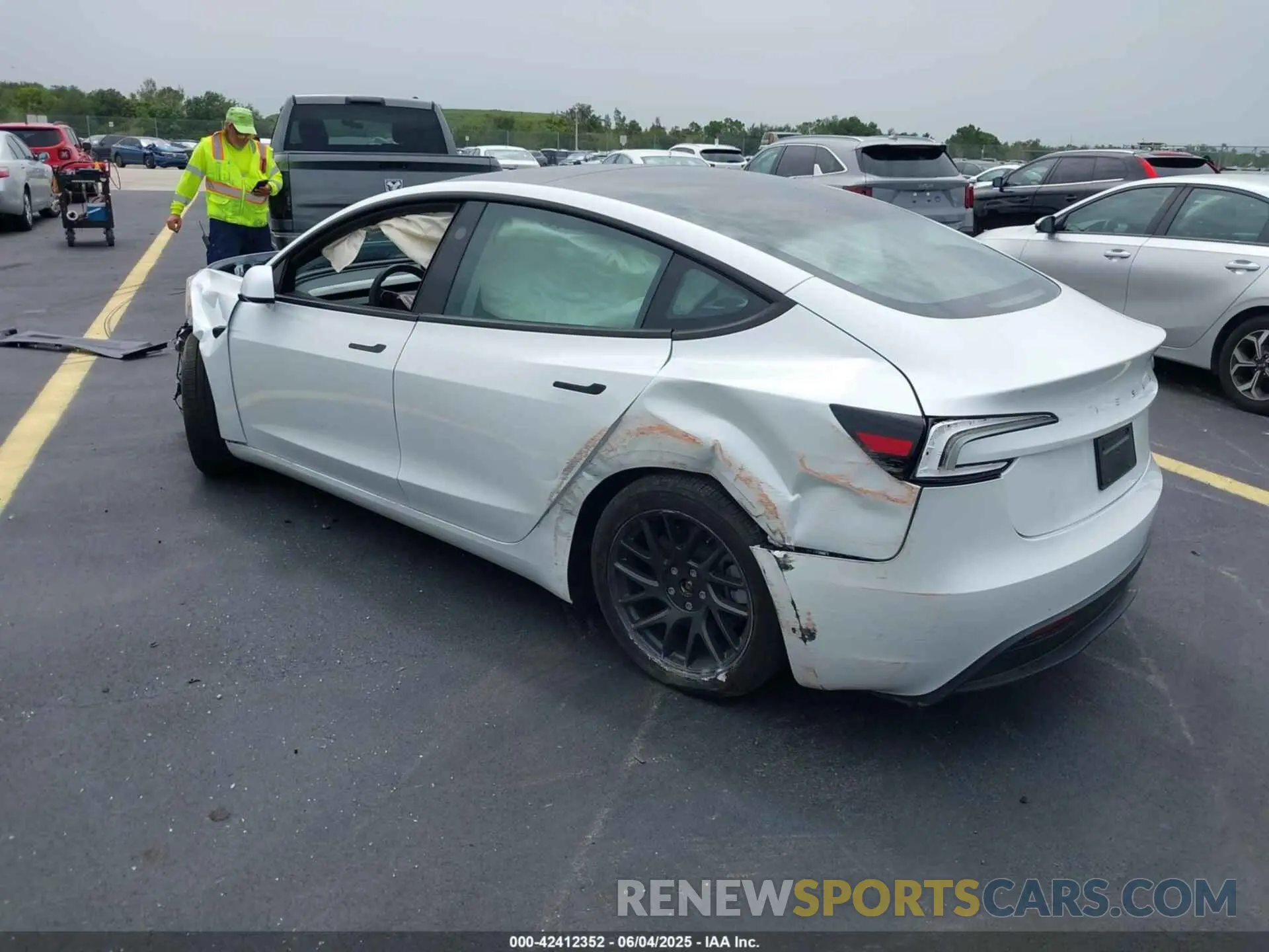 3 Photograph of a damaged car 5YJ3E1EA2SF981877 TESLA MODEL 3 2025