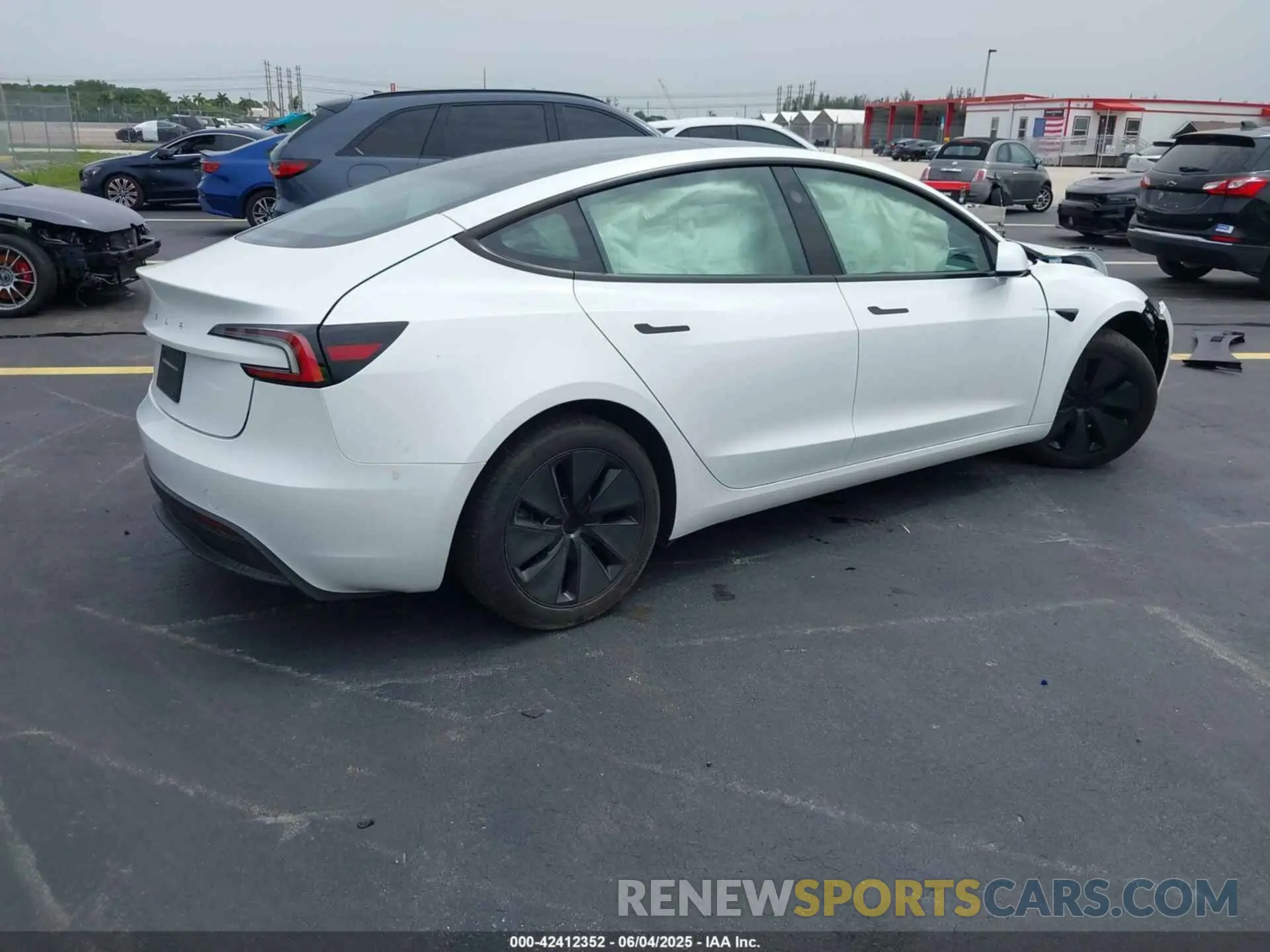 4 Photograph of a damaged car 5YJ3E1EA2SF981877 TESLA MODEL 3 2025