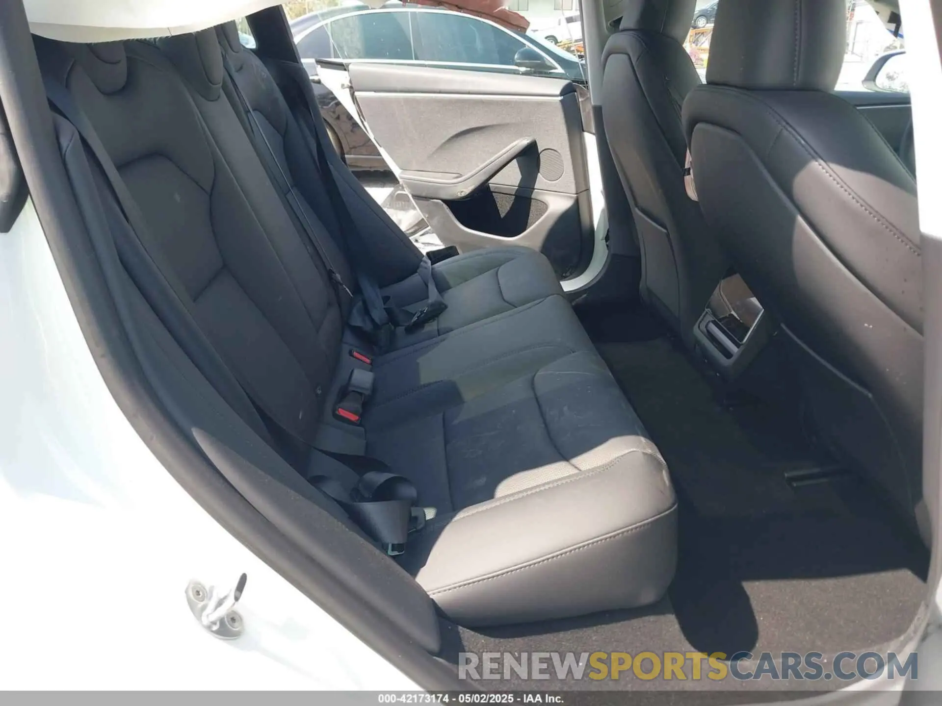 8 Photograph of a damaged car 5YJ3E1EA3SF929514 TESLA MODEL 3 2025