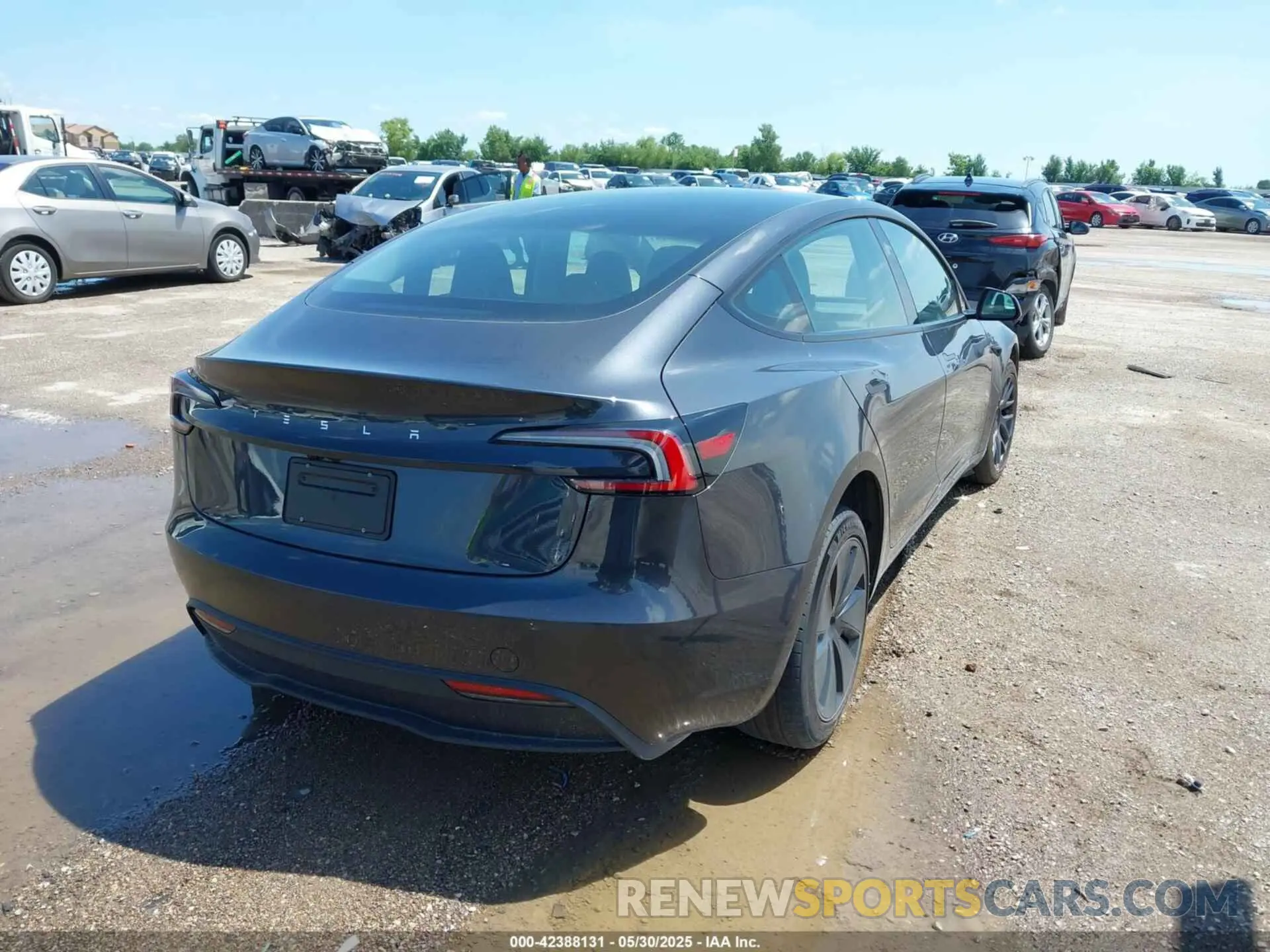 4 Photograph of a damaged car 5YJ3E1EA3SF951271 TESLA MODEL 3 2025