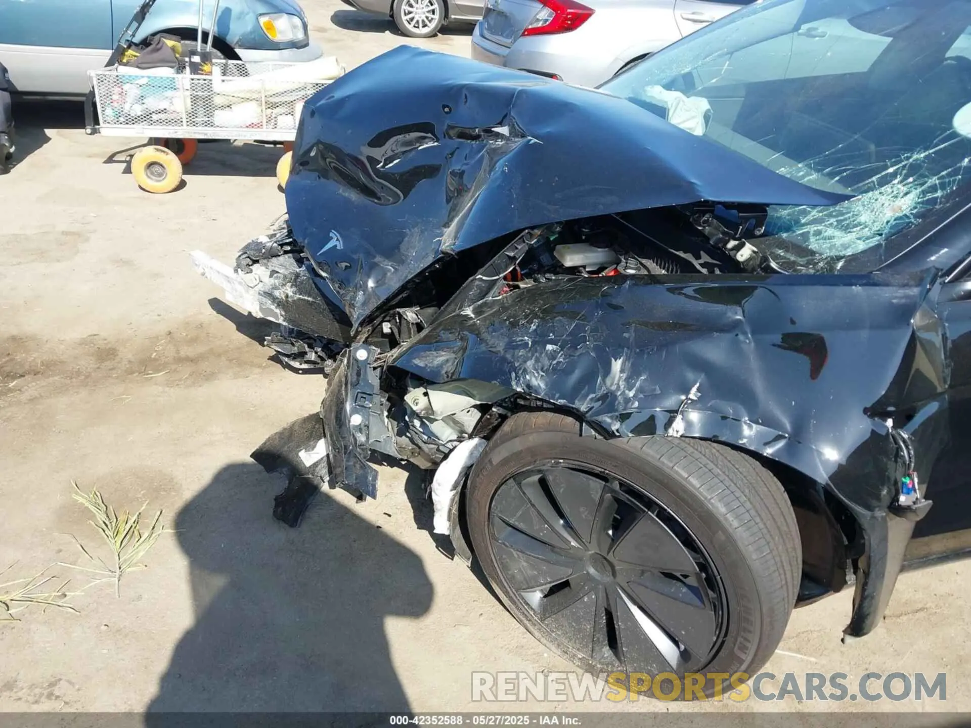 18 Photograph of a damaged car 5YJ3E1EA3SF981743 TESLA MODEL 3 2025