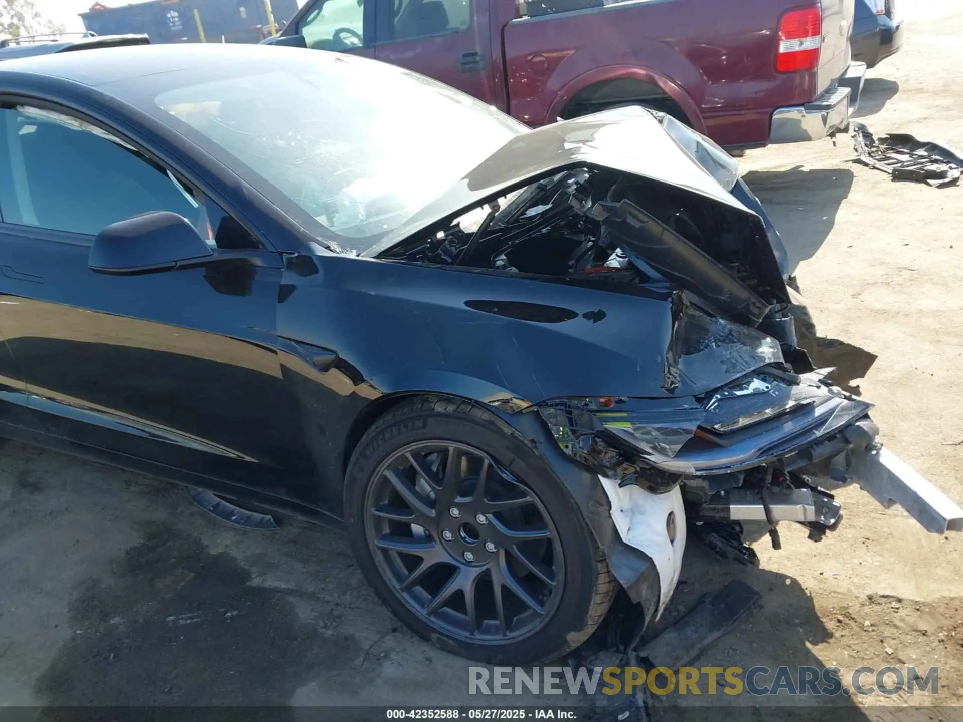 19 Photograph of a damaged car 5YJ3E1EA3SF981743 TESLA MODEL 3 2025