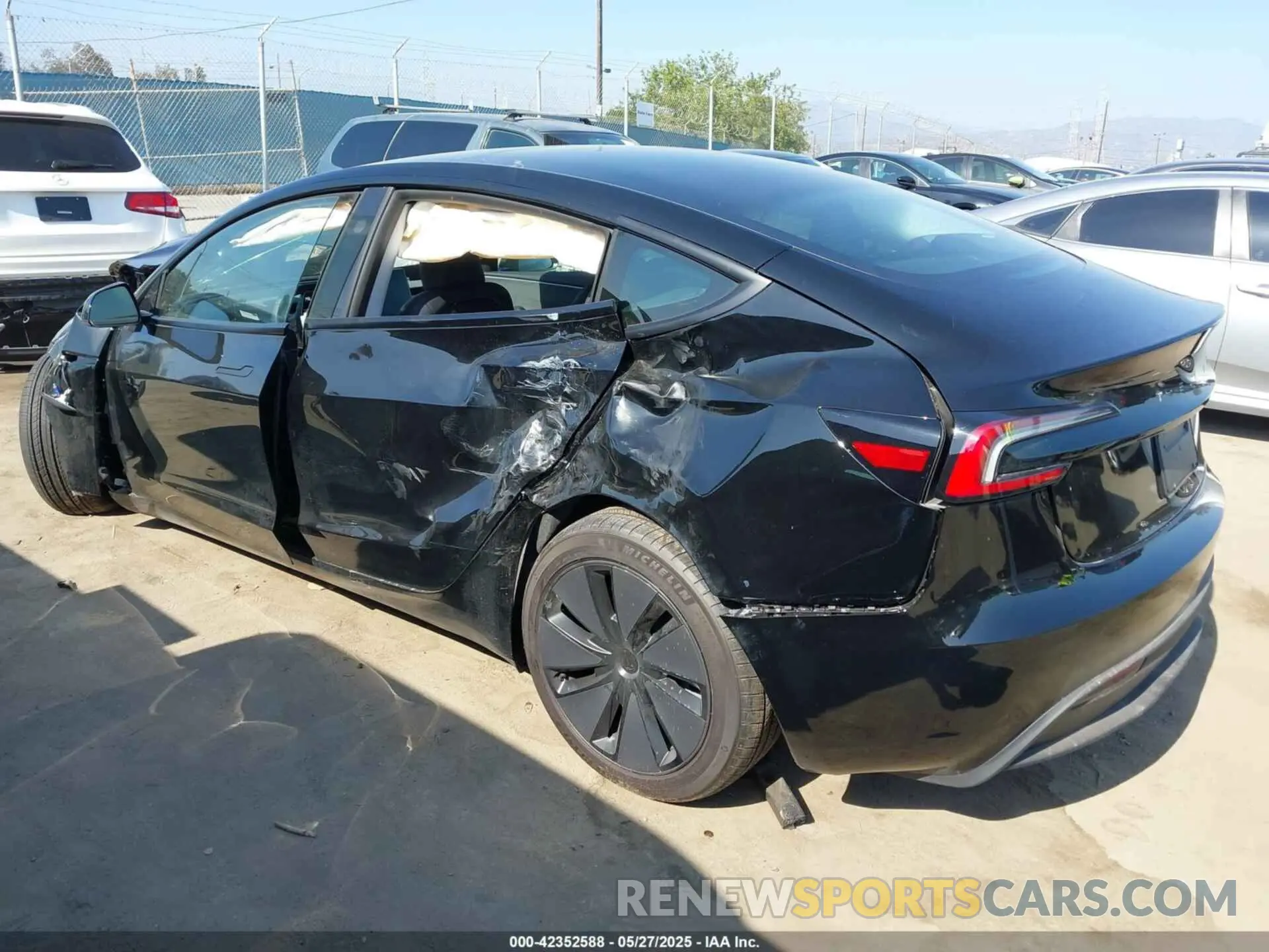 3 Photograph of a damaged car 5YJ3E1EA3SF981743 TESLA MODEL 3 2025