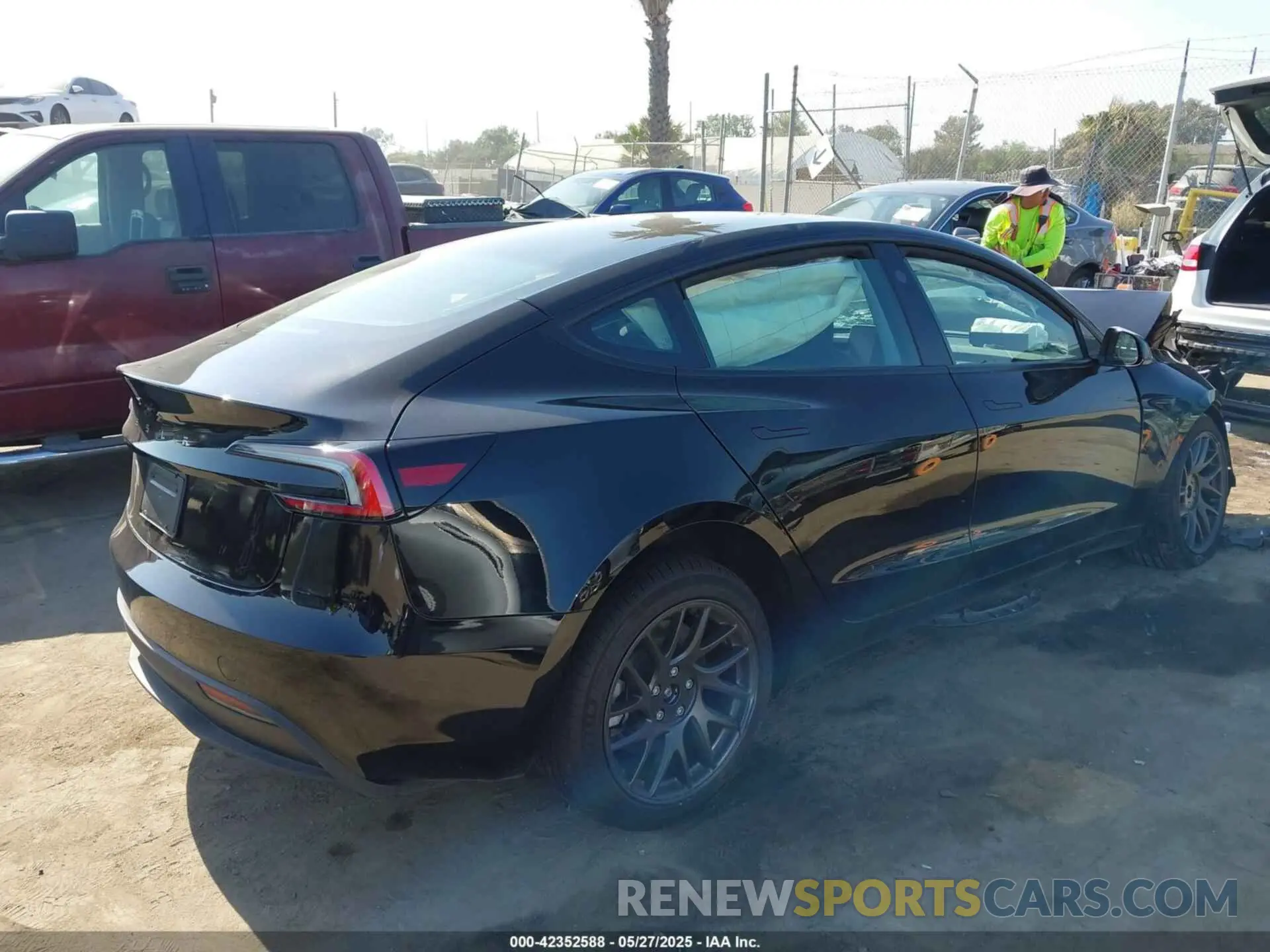 4 Photograph of a damaged car 5YJ3E1EA3SF981743 TESLA MODEL 3 2025