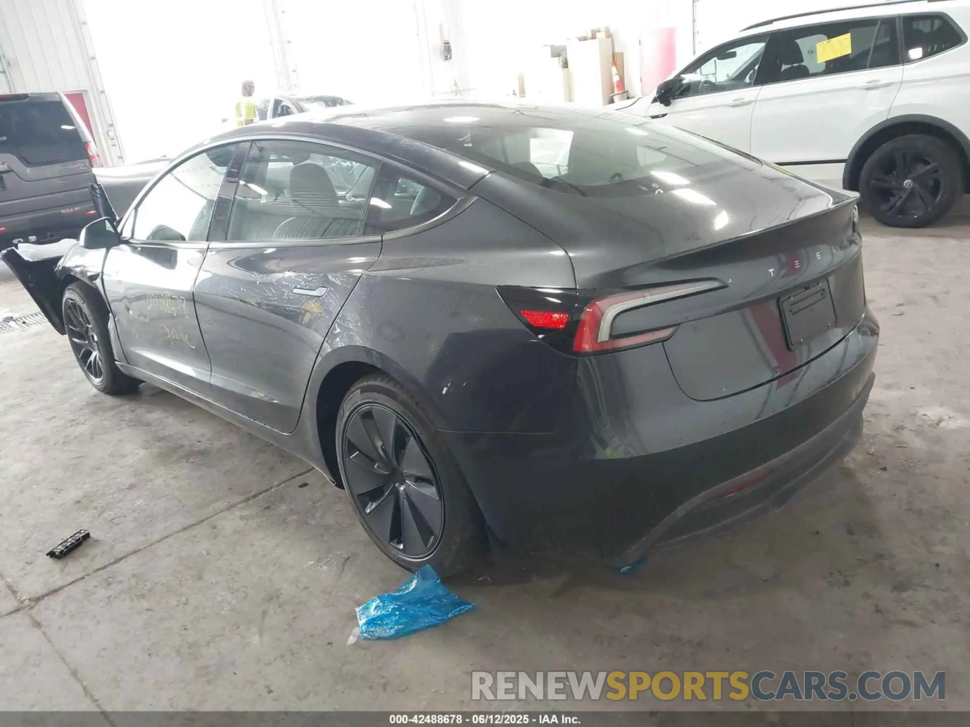 3 Photograph of a damaged car 5YJ3E1EA4SF007401 TESLA MODEL 3 2025
