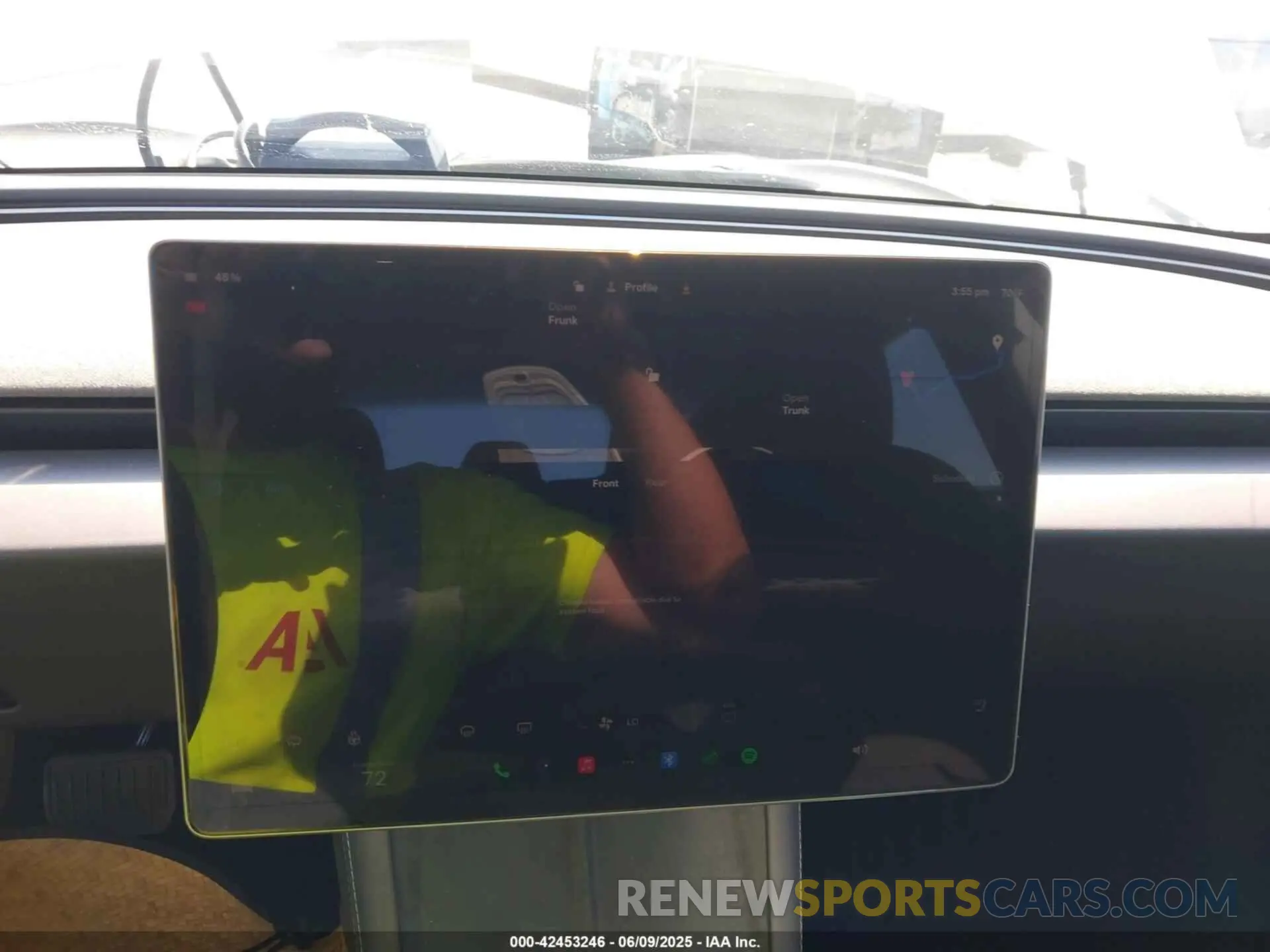19 Photograph of a damaged car 5YJ3E1EA4SF903567 TESLA MODEL 3 2025