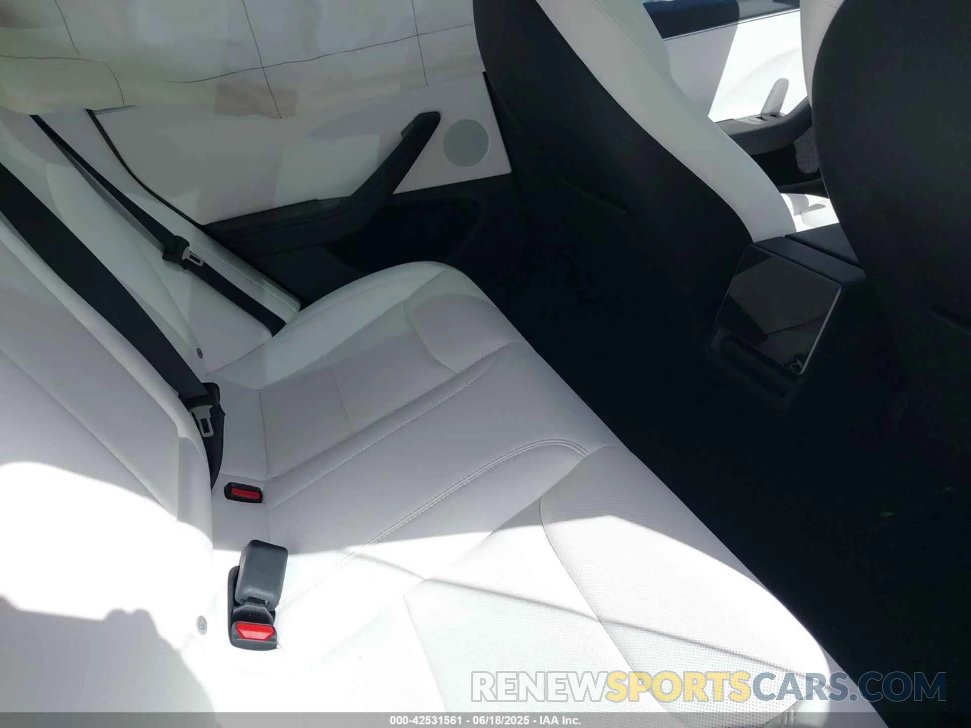 8 Photograph of a damaged car 5YJ3E1EA4SF980133 TESLA MODEL 3 2025