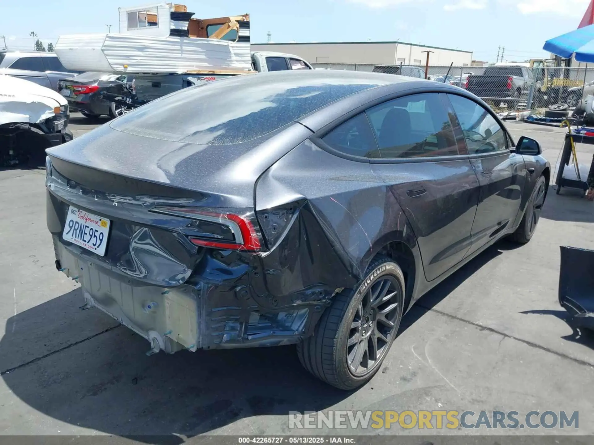 4 Photograph of a damaged car 5YJ3E1EA5SF915047 TESLA MODEL 3 2025