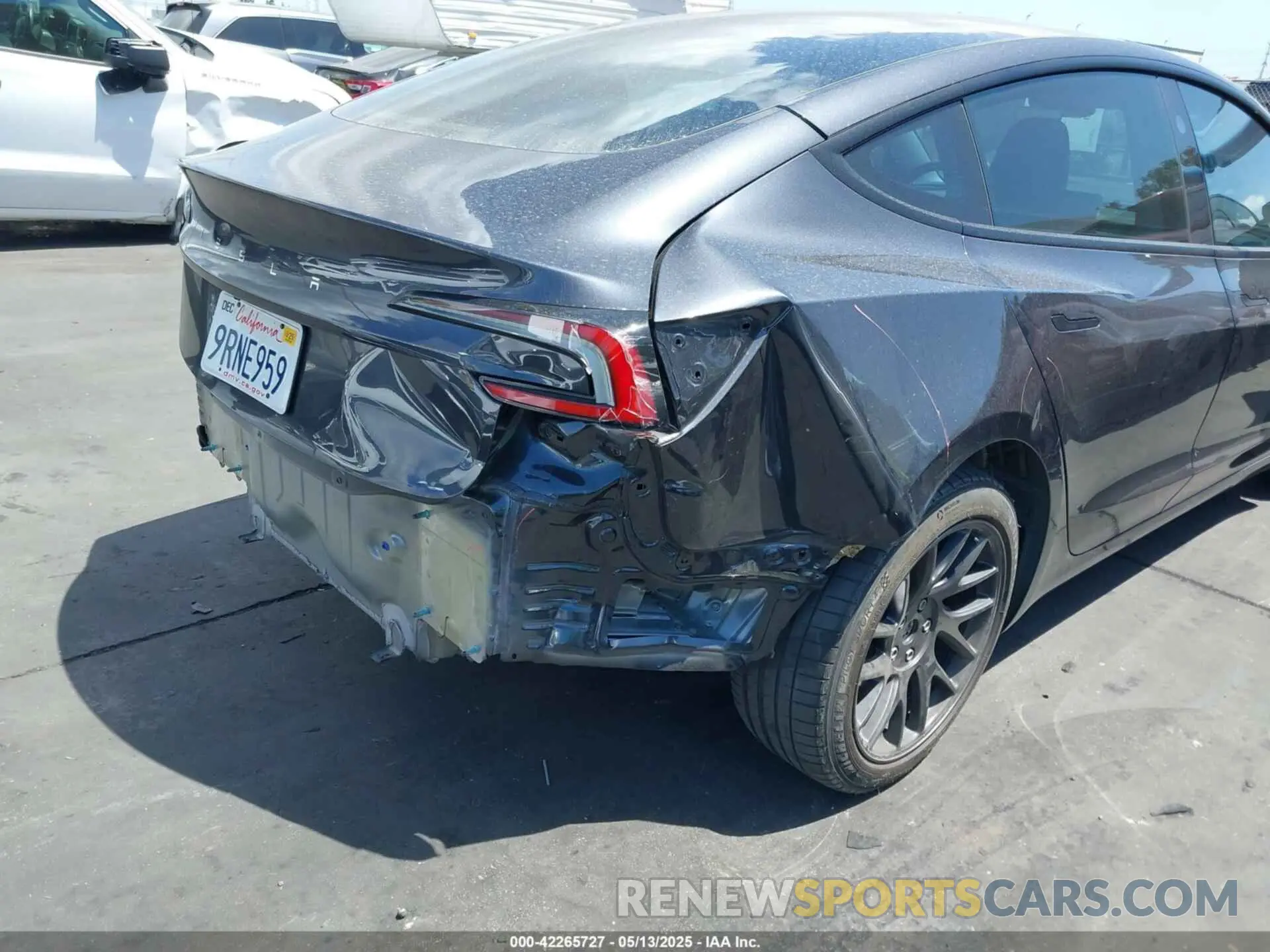 6 Photograph of a damaged car 5YJ3E1EA5SF915047 TESLA MODEL 3 2025