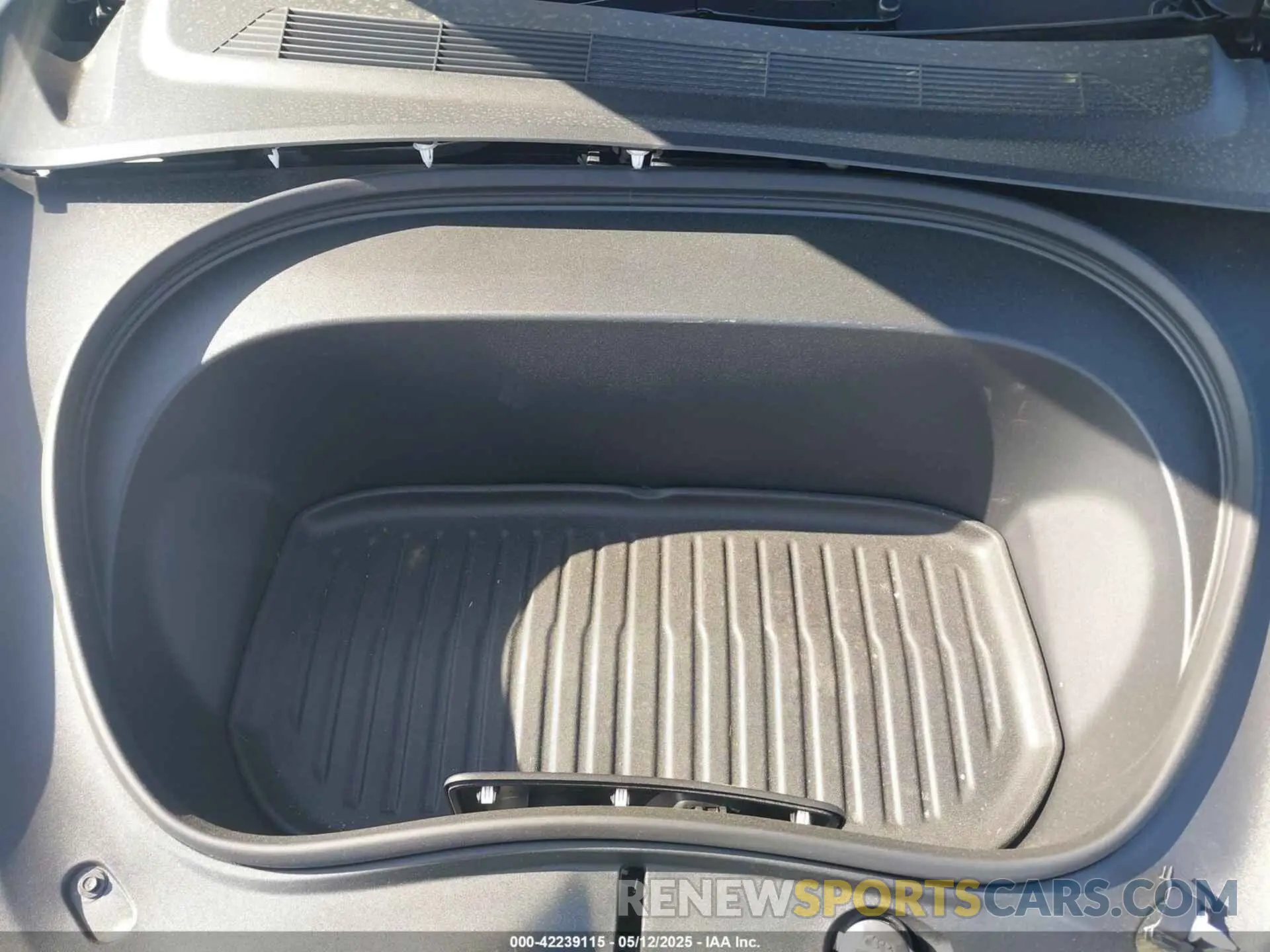 10 Photograph of a damaged car 5YJ3E1EA5SF935363 TESLA MODEL 3 2025