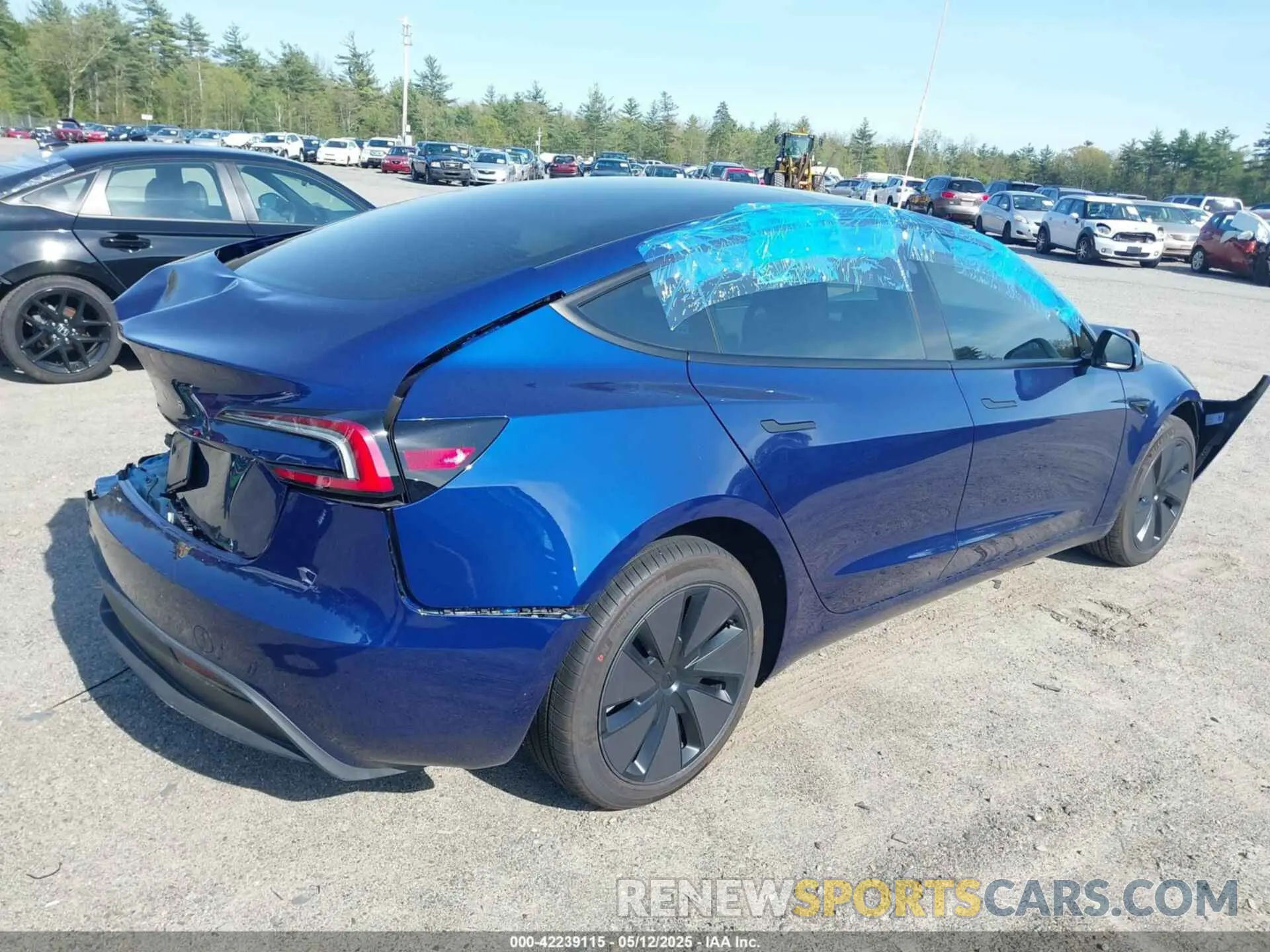 4 Photograph of a damaged car 5YJ3E1EA5SF935363 TESLA MODEL 3 2025