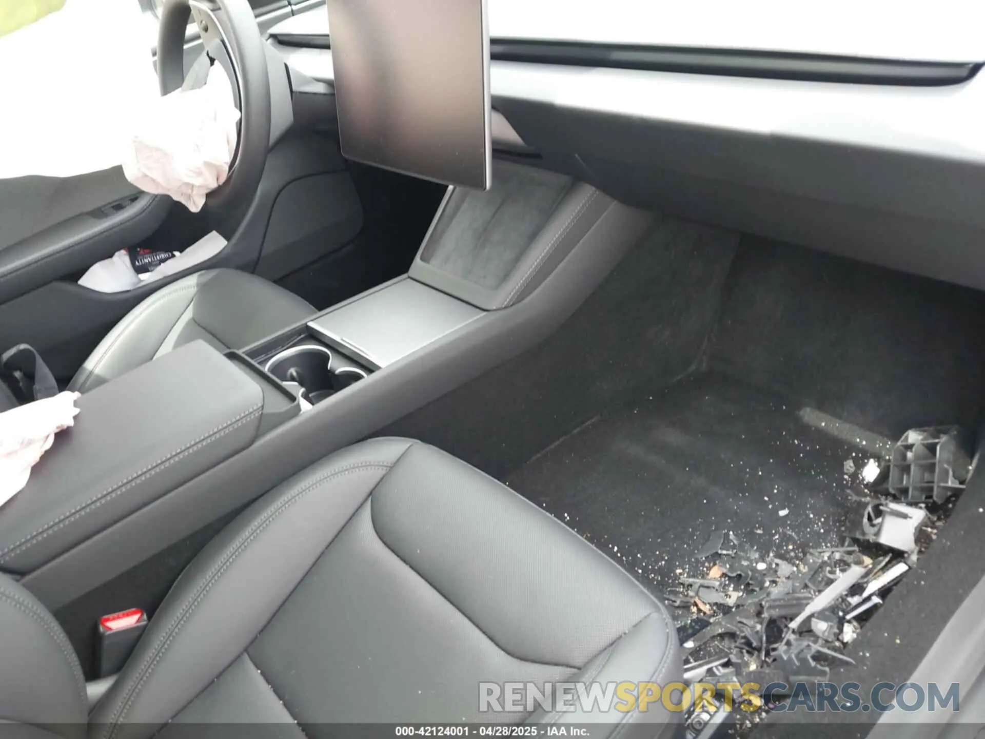 5 Photograph of a damaged car 5YJ3E1EA6SF904946 TESLA MODEL 3 2025