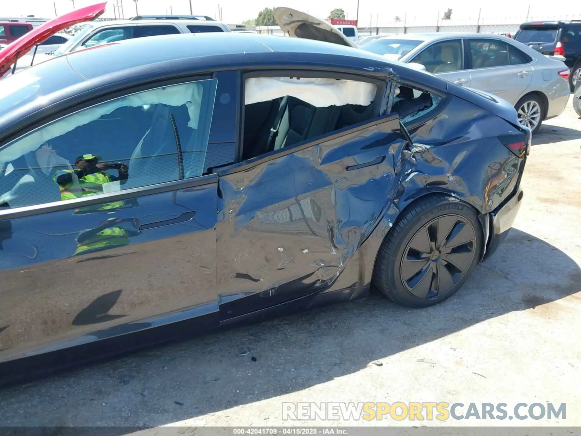 18 Photograph of a damaged car 5YJ3E1EA6SF939292 TESLA MODEL 3 2025