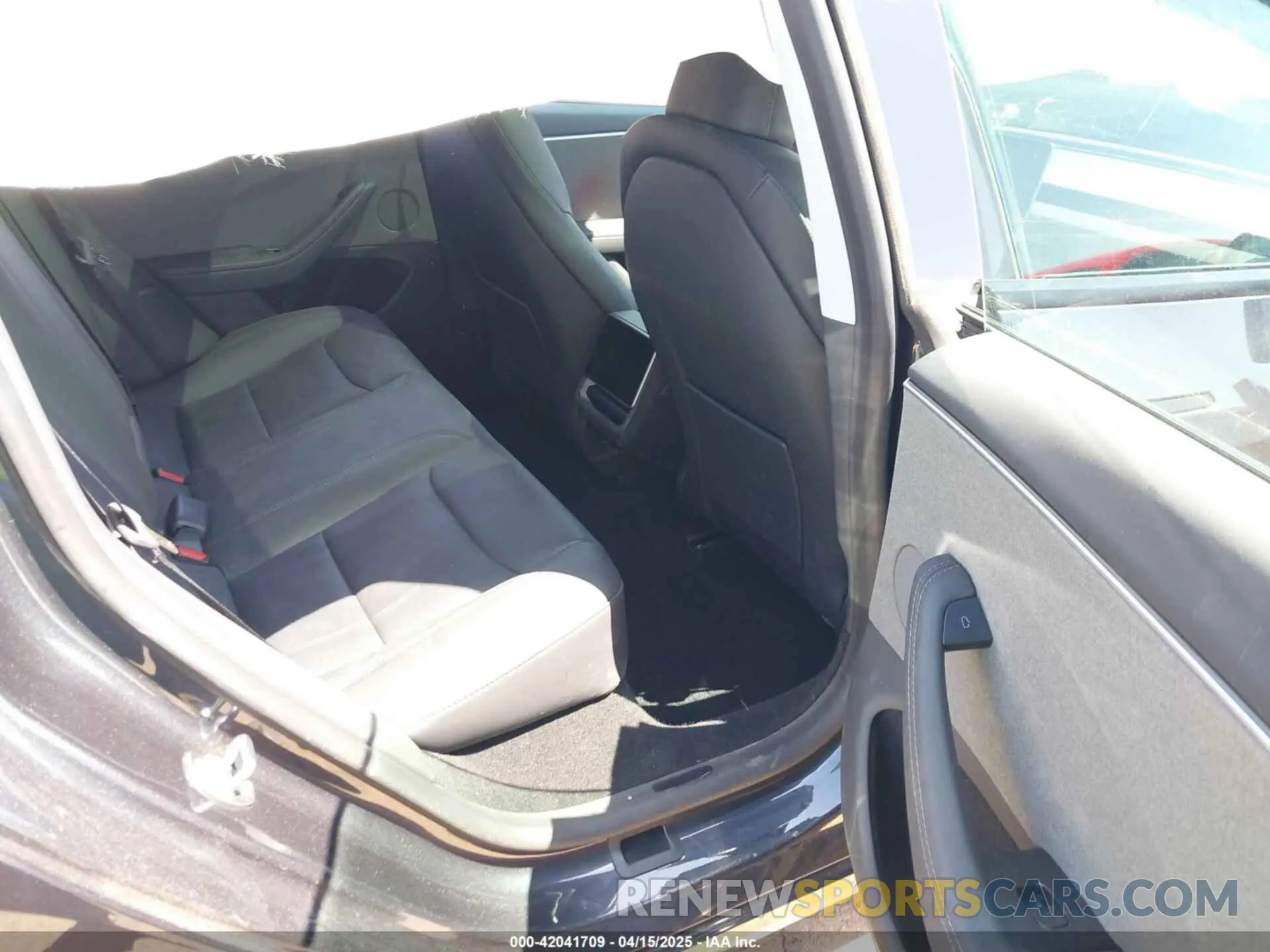 5 Photograph of a damaged car 5YJ3E1EA6SF939292 TESLA MODEL 3 2025