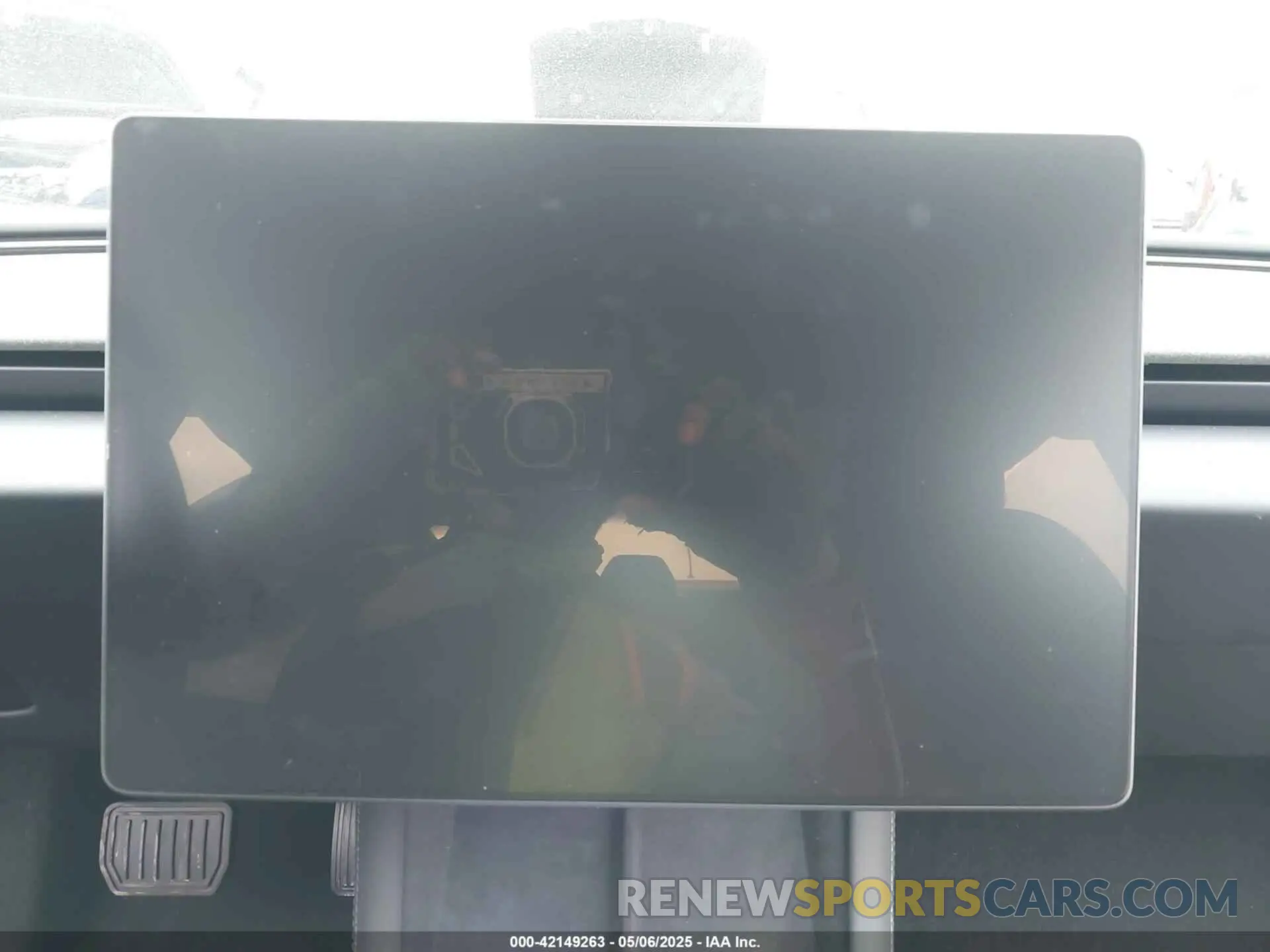 17 Photograph of a damaged car 5YJ3E1EA6SF988976 TESLA MODEL 3 2025