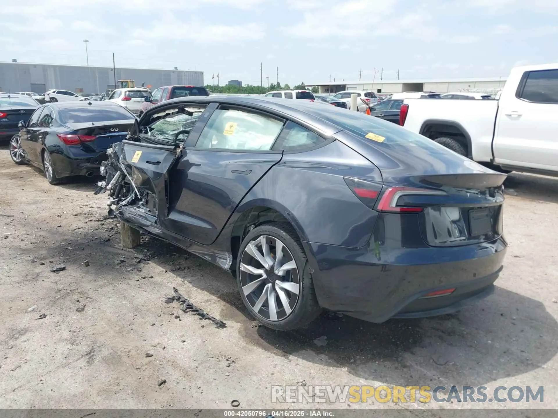 3 Photograph of a damaged car 5YJ3E1EA7SF940886 TESLA MODEL 3 2025